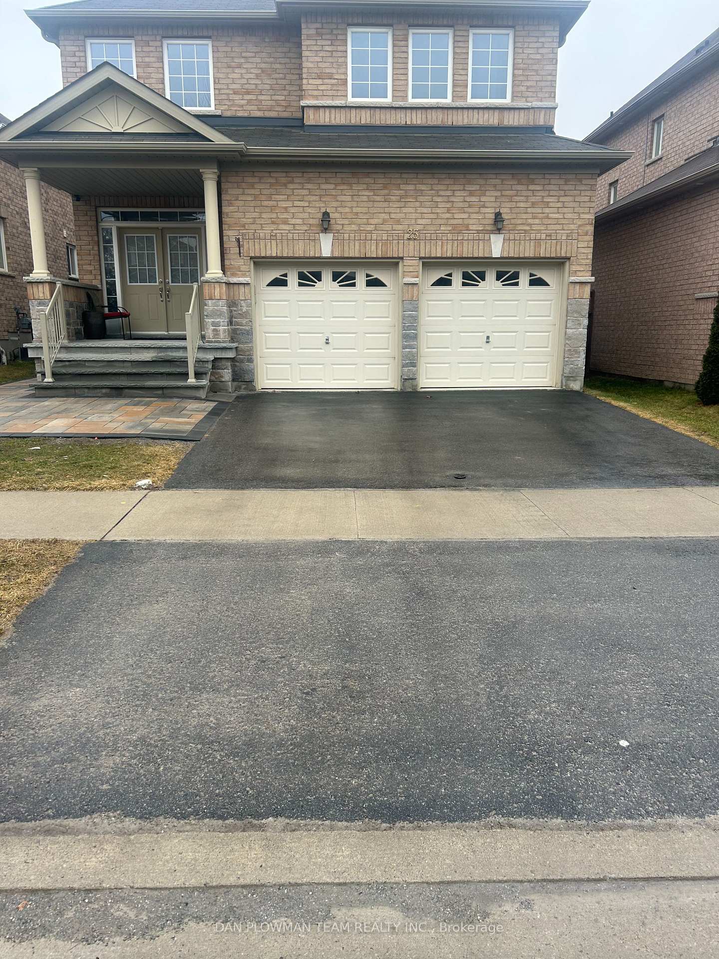 Photo 1 of 25 Roma Drive, Whitby, Williamsburg — HOMEH