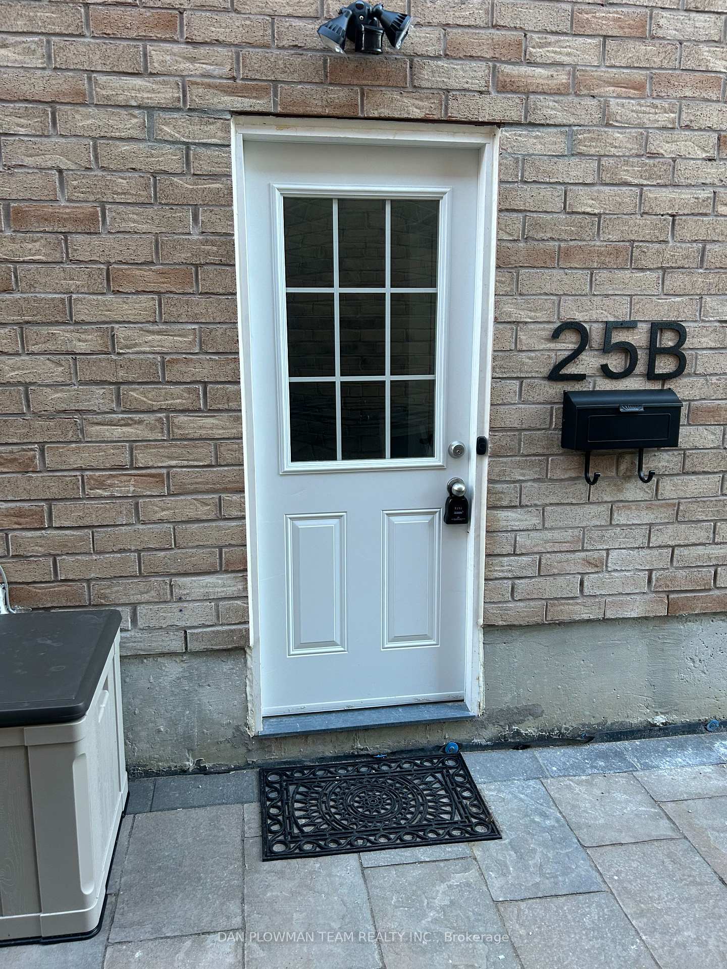 Photo 5 of 25 Roma Drive, Whitby, Williamsburg — HOMEH