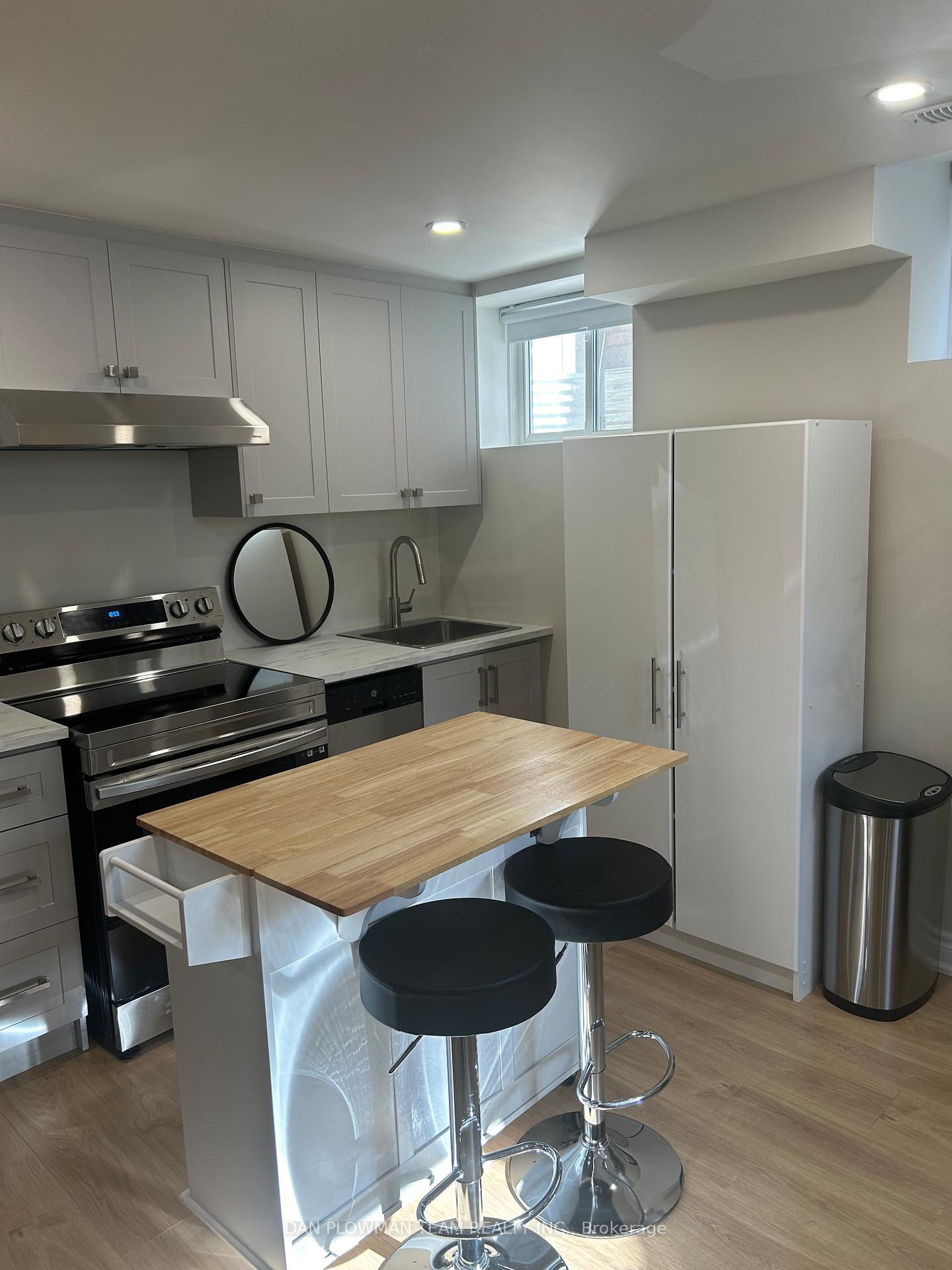 Photo 12 of 25 Roma Drive, Whitby, Williamsburg — HOMEH