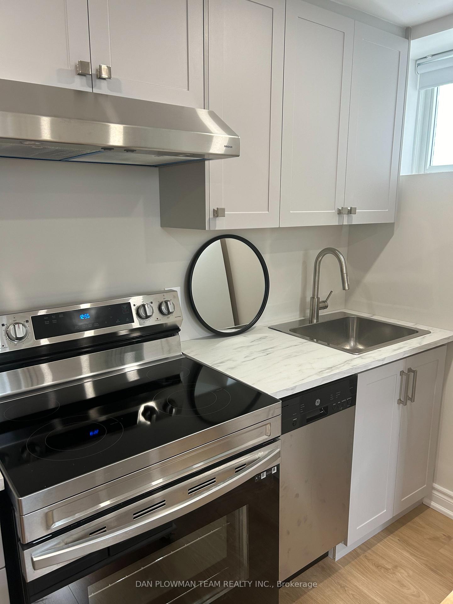 Photo 14 of 25 Roma Drive, Whitby, Williamsburg — HOMEH