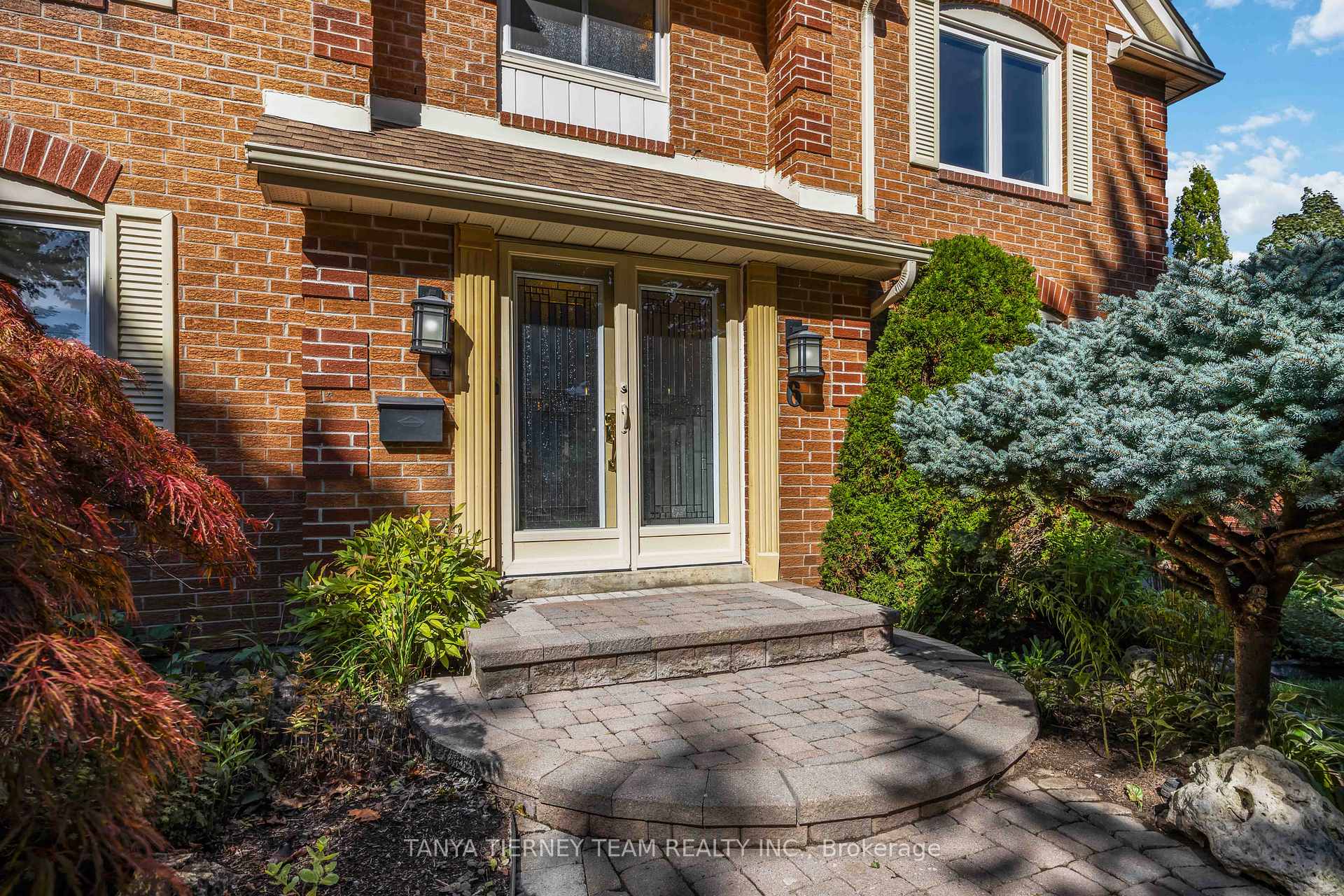 Photo 4 of 6 Lyndhurst Crescent, Whitby, Williamsburg — HOMEH