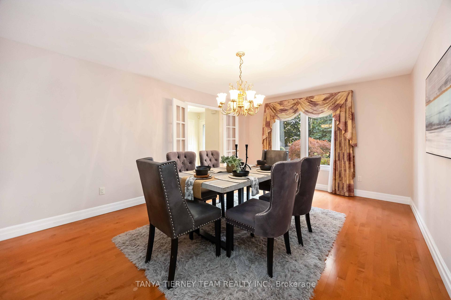 Photo 8 of 6 Lyndhurst Crescent, Whitby, Williamsburg — HOMEH