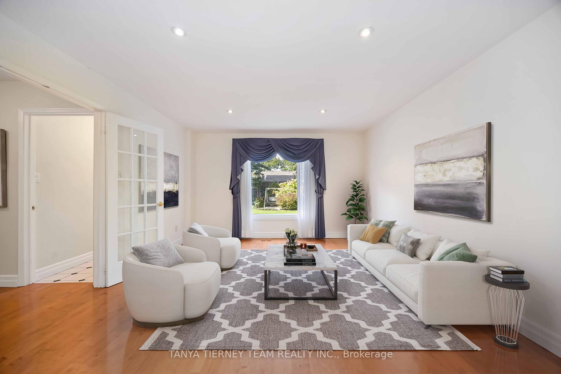Photo 11 of 6 Lyndhurst Crescent, Whitby, Williamsburg — HOMEH