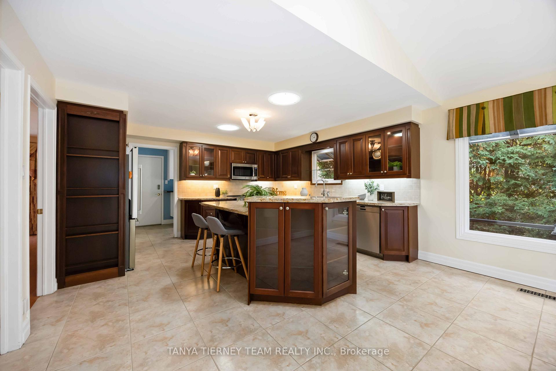 Photo 12 of 6 Lyndhurst Crescent, Whitby, Williamsburg — HOMEH
