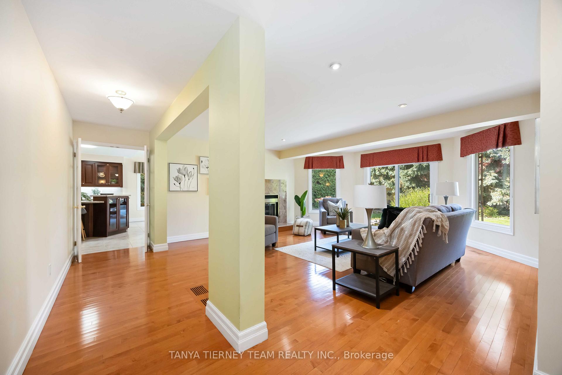 Photo 18 of 6 Lyndhurst Crescent, Whitby, Williamsburg — HOMEH