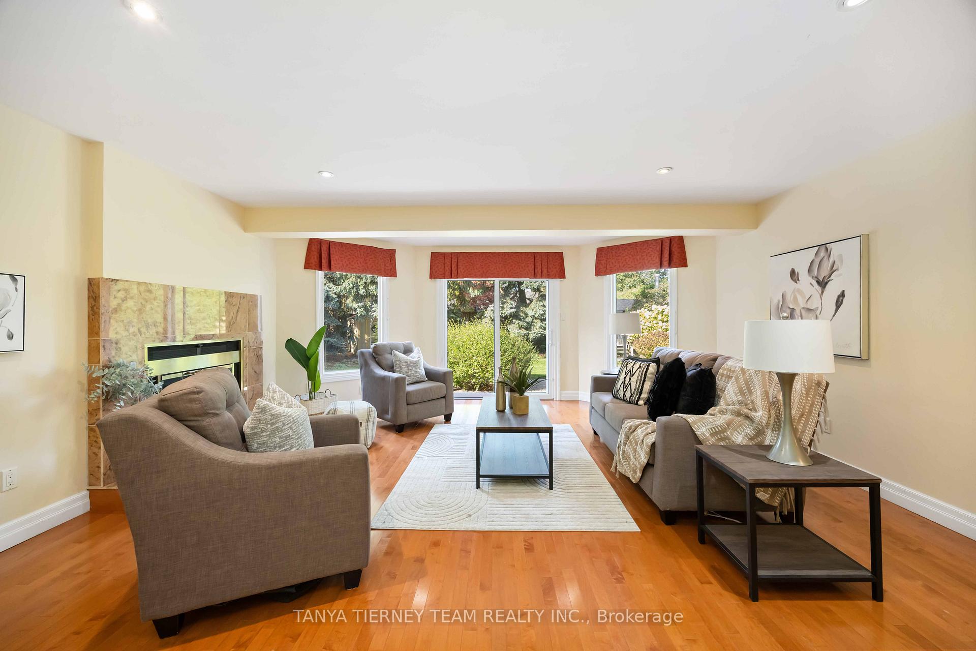 Photo 19 of 6 Lyndhurst Crescent, Whitby, Williamsburg — HOMEH