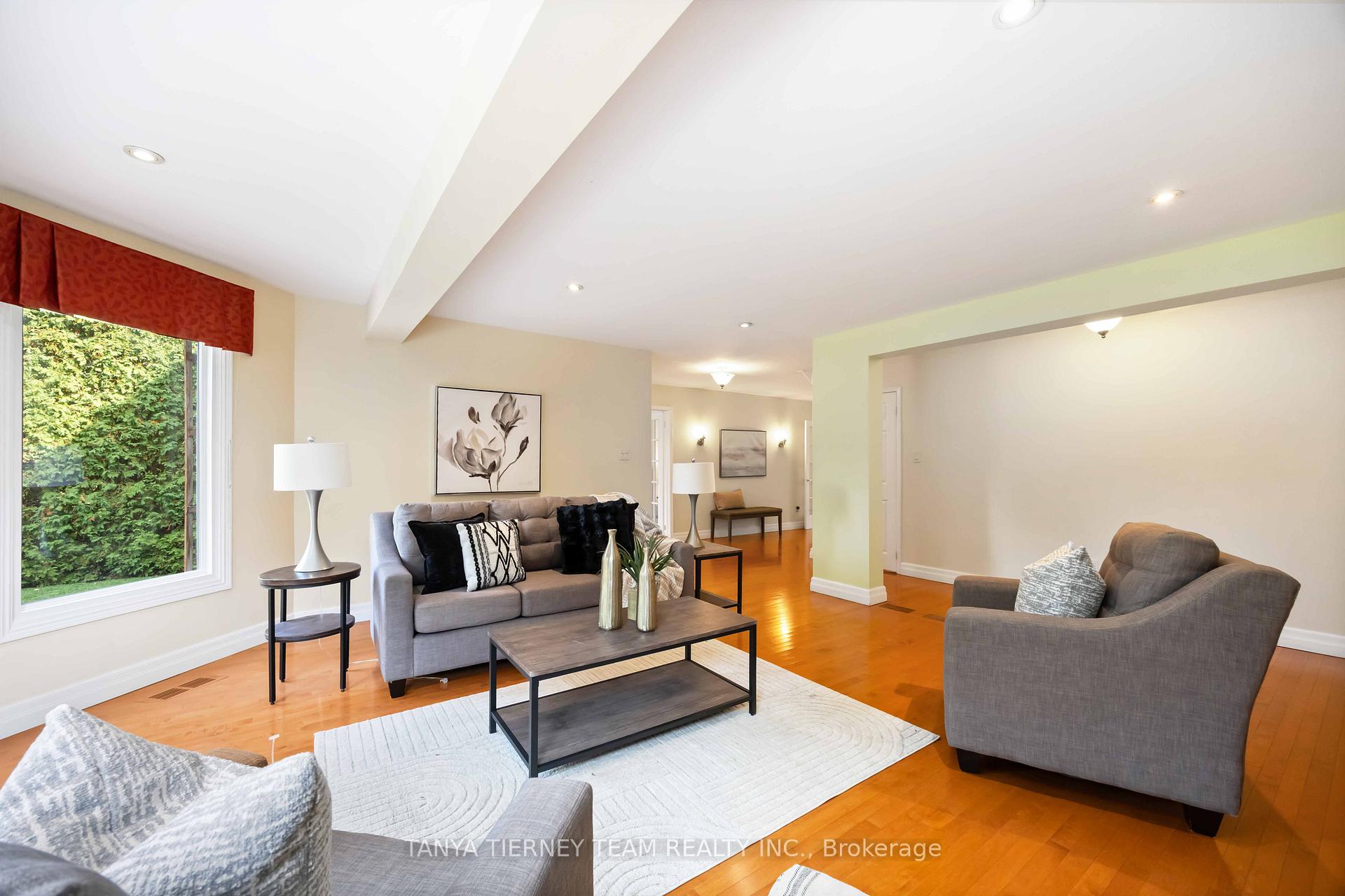 Photo 20 of 6 Lyndhurst Crescent, Whitby, Williamsburg — HOMEH