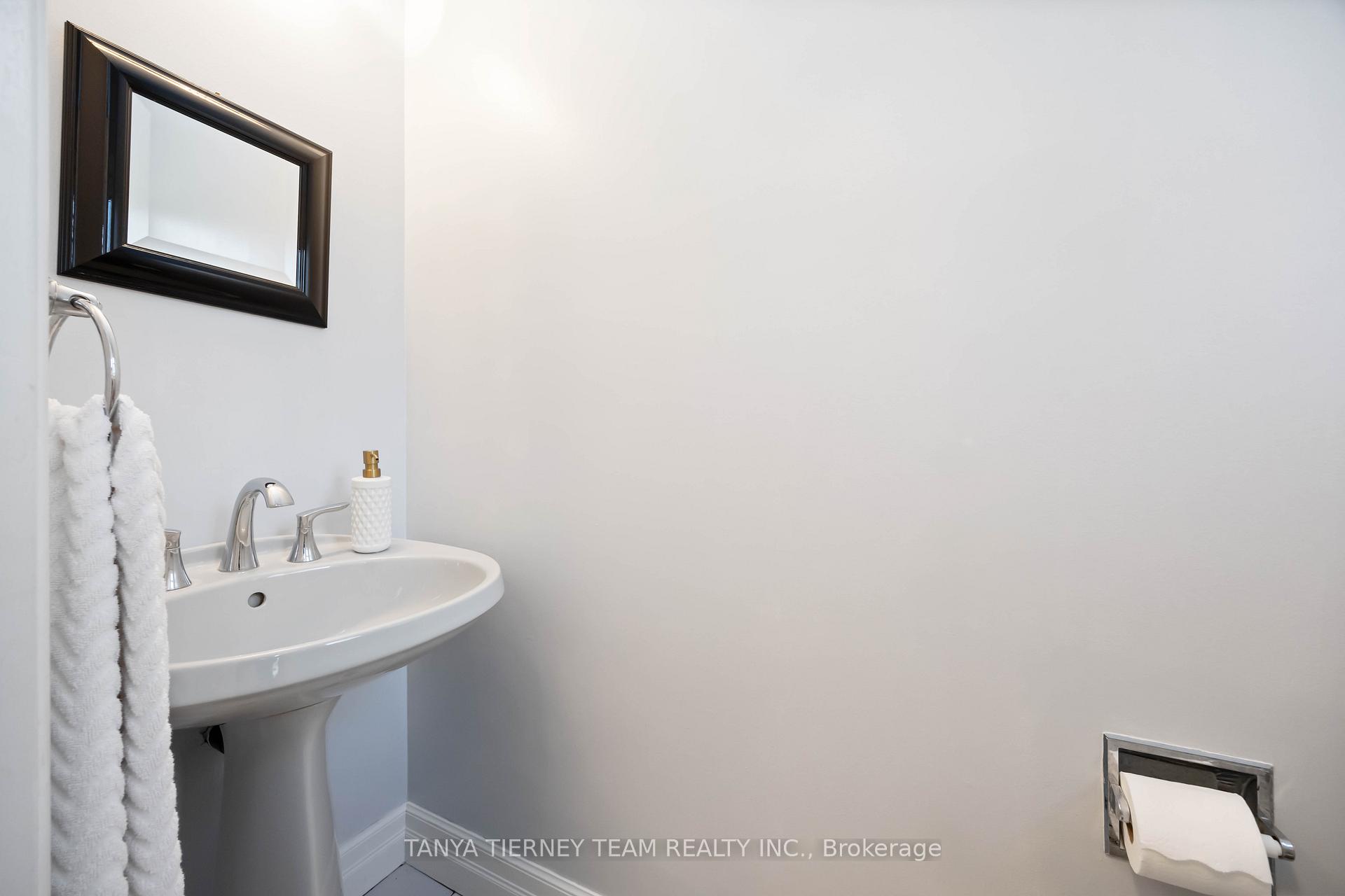 Photo 21 of 6 Lyndhurst Crescent, Whitby, Williamsburg — HOMEH