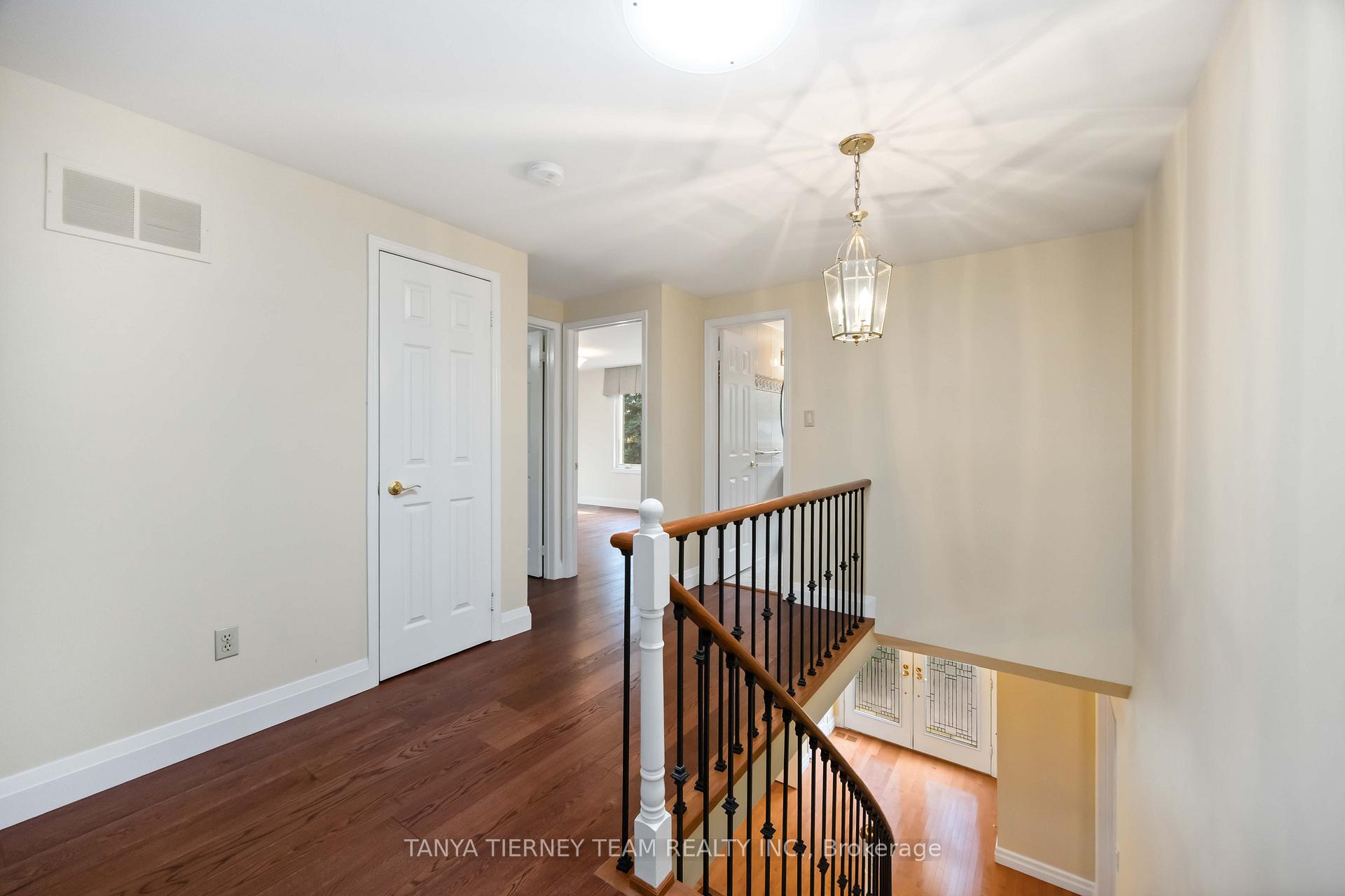Photo 23 of 6 Lyndhurst Crescent, Whitby, Williamsburg — HOMEH