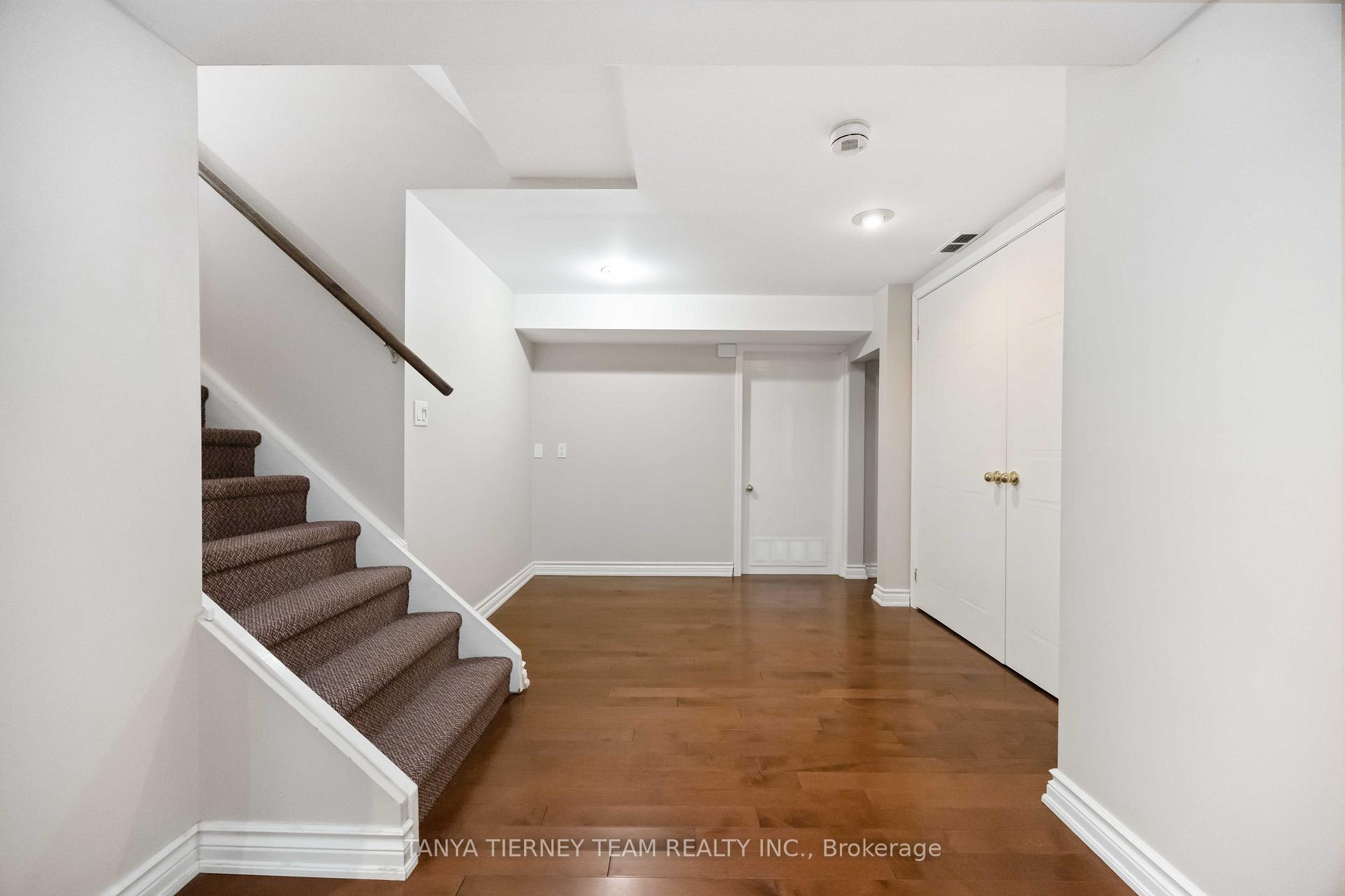Photo 31 of 6 Lyndhurst Crescent, Whitby, Williamsburg — HOMEH