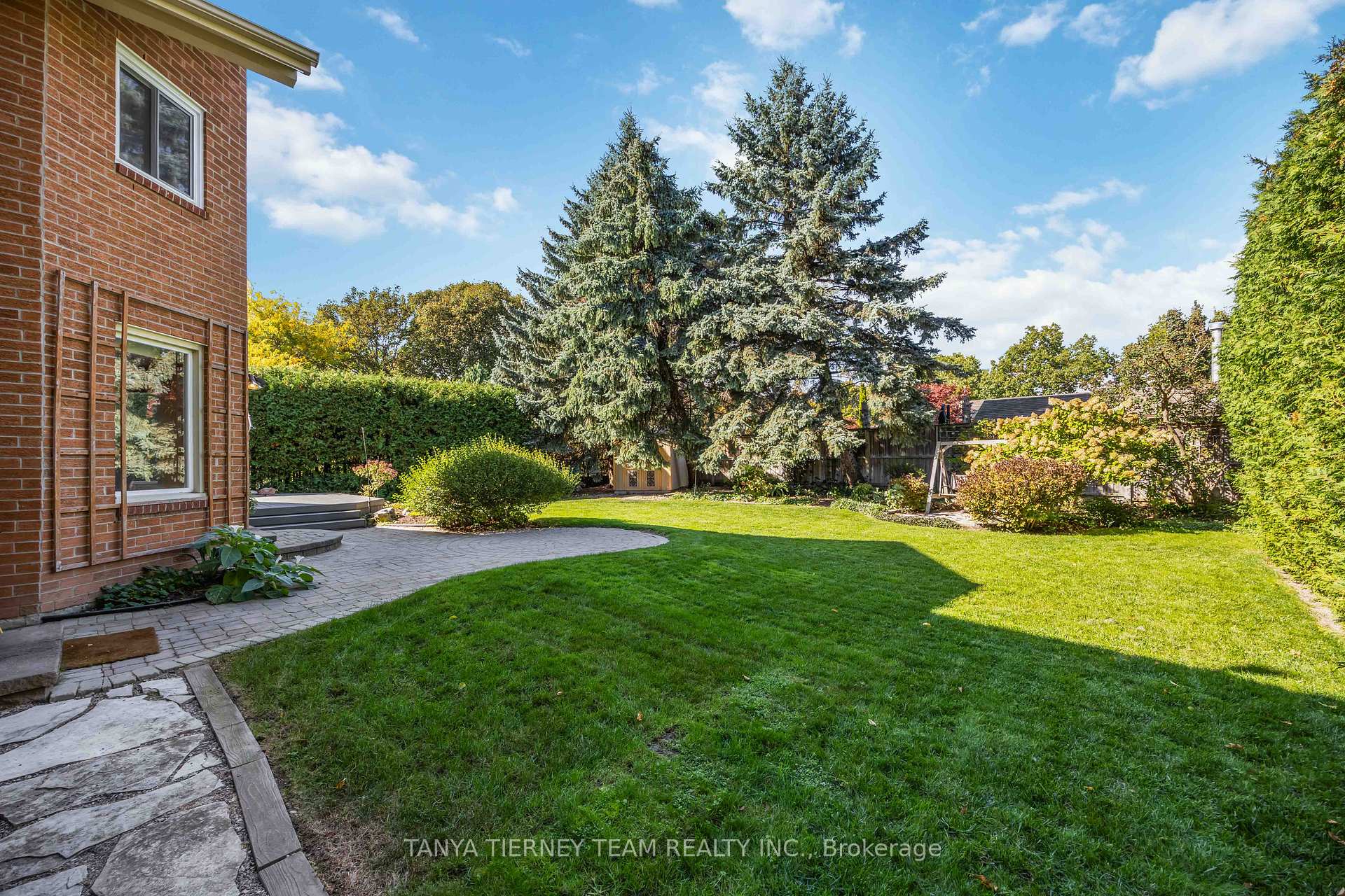 Photo 46 of 6 Lyndhurst Crescent, Whitby, Williamsburg — HOMEH
