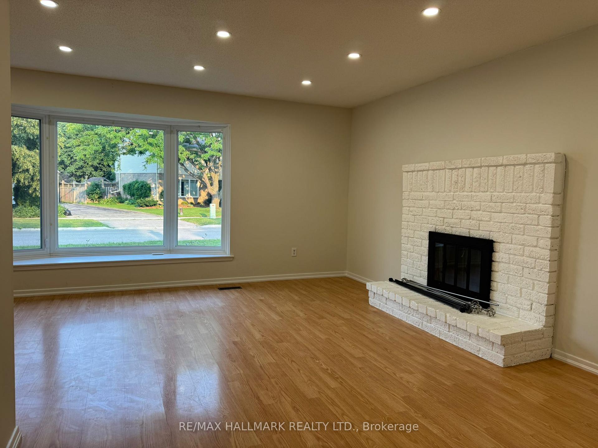Photo 6 of 52 Nisbet Drive, Aurora, Aurora Highlands — HOMEH