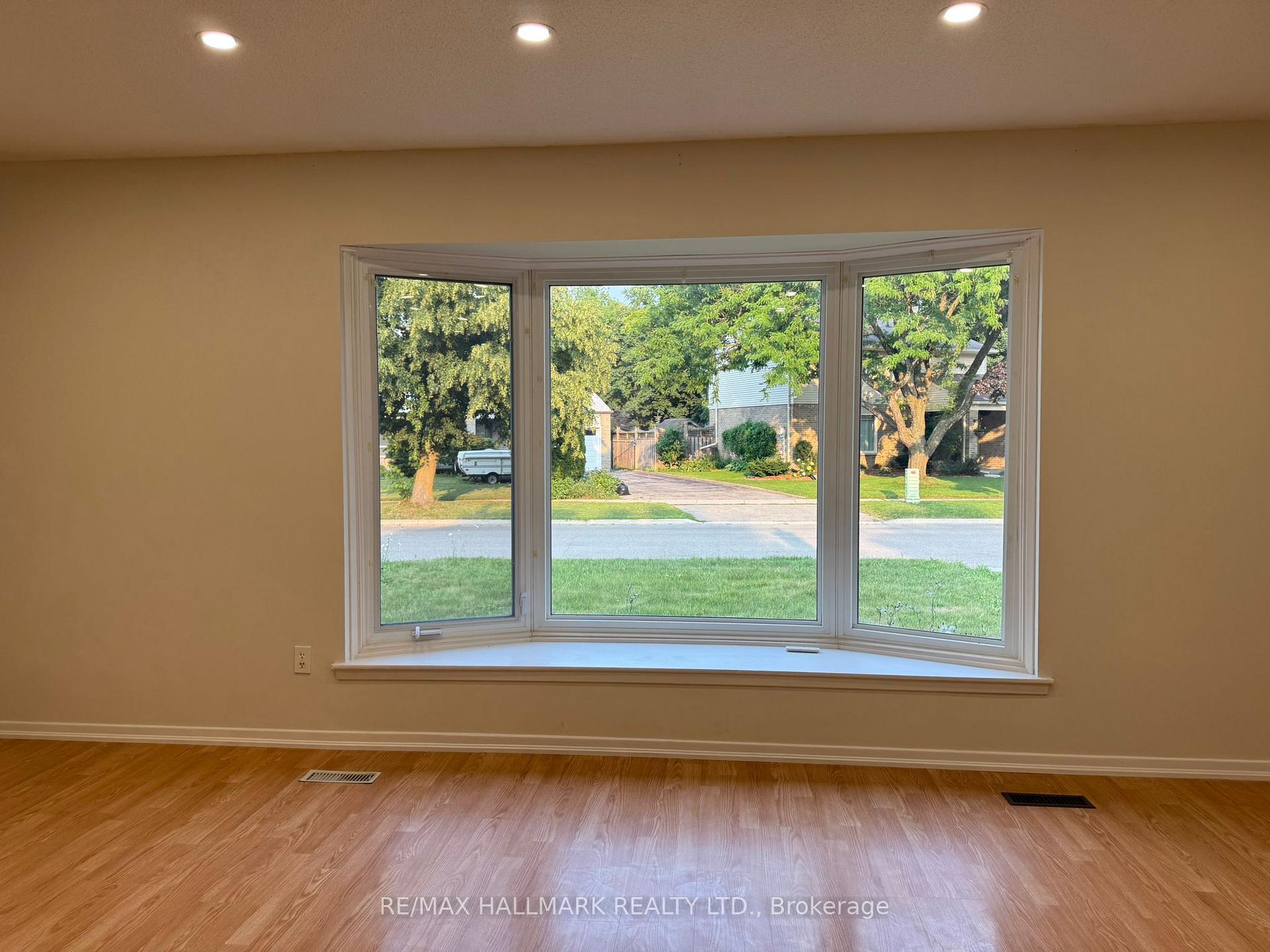 Photo 18 of 52 Nisbet Drive, Aurora, Aurora Highlands — HOMEH