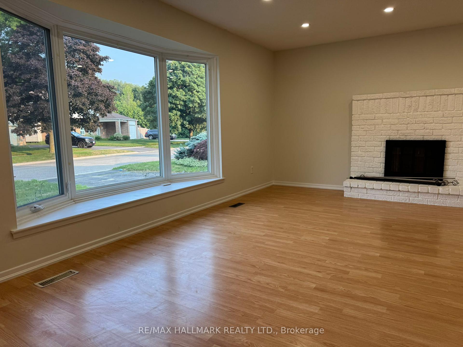 Photo 11 of 52 Nisbet Drive, Aurora, Aurora Highlands — HOMEH