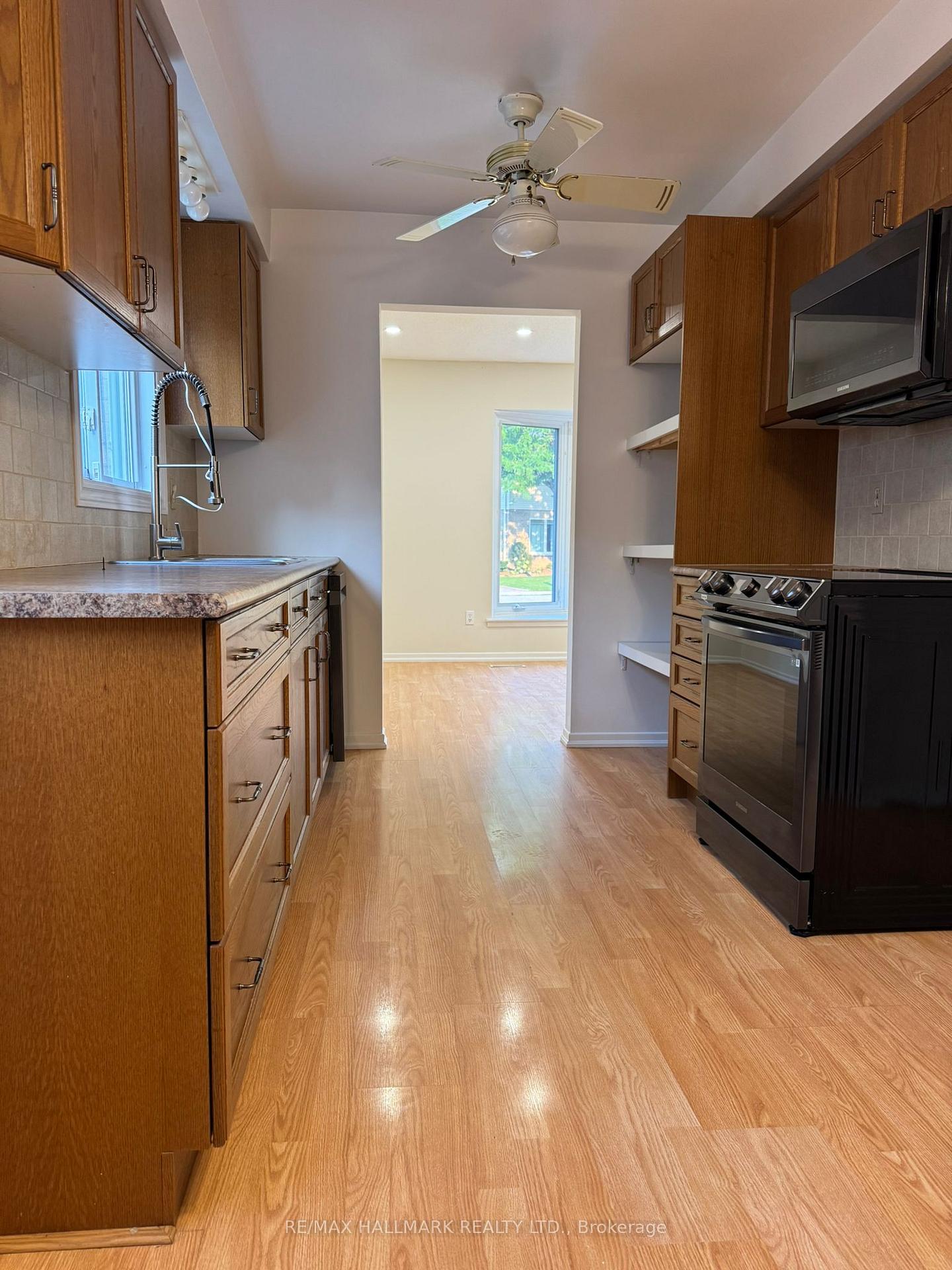 Photo 9 of 52 Nisbet Drive, Aurora, Aurora Highlands — HOMEH