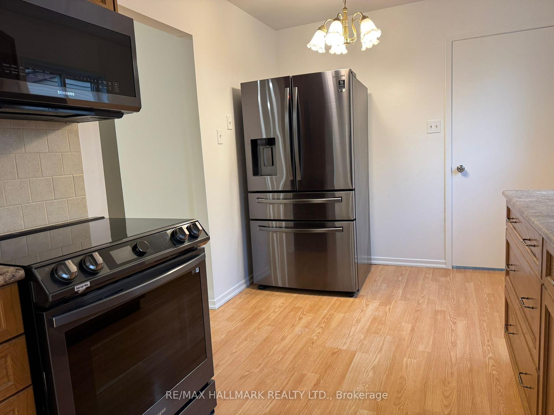 Photo 10 of 52 Nisbet Drive, Aurora, Aurora Highlands — HOMEH