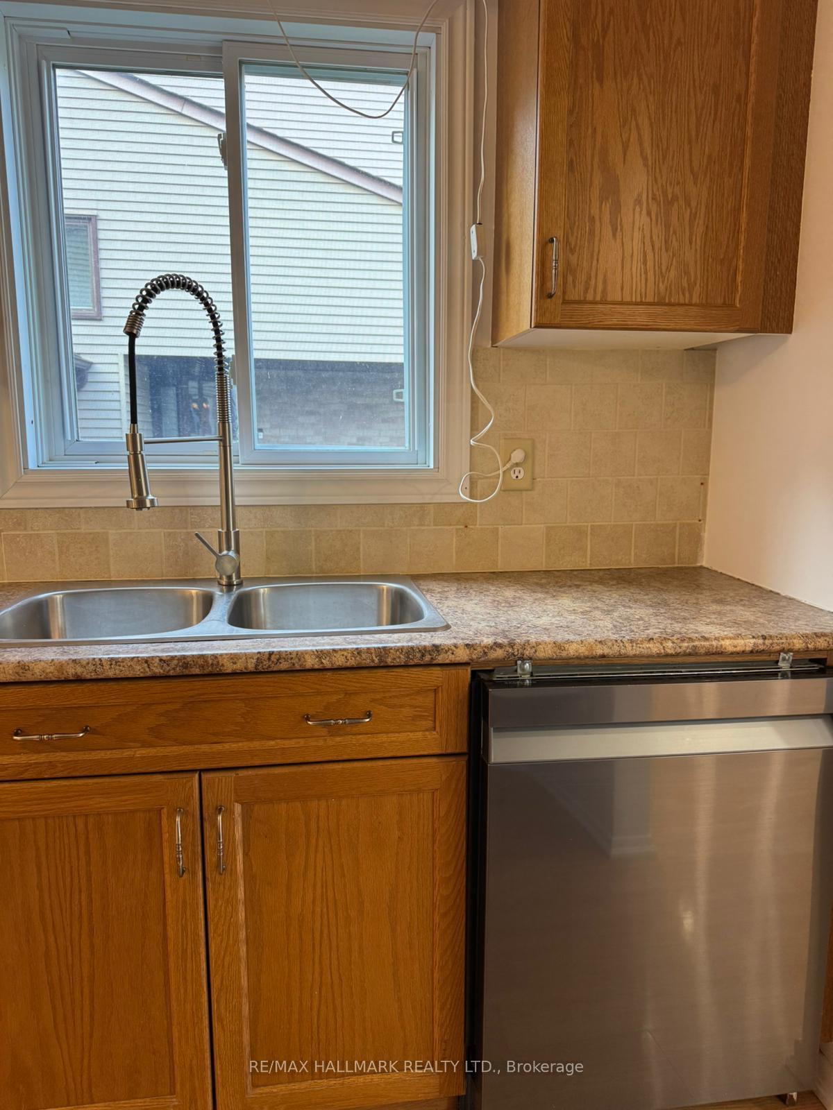 Photo 13 of 52 Nisbet Drive, Aurora, Aurora Highlands — HOMEH