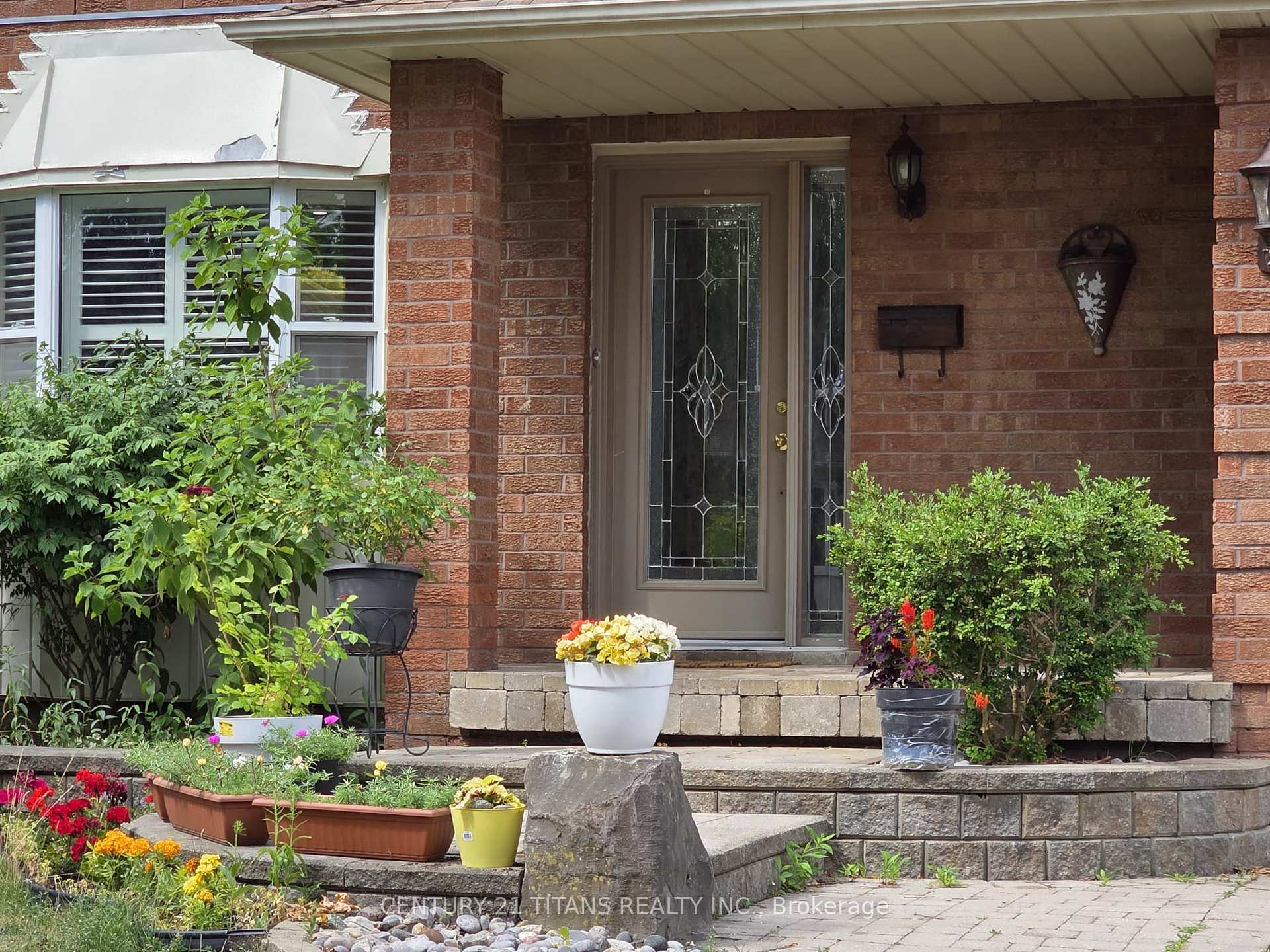 Photo 3 of 154 Melissa Crescent, Whitby, Blue Grass Meadows — HOMEH