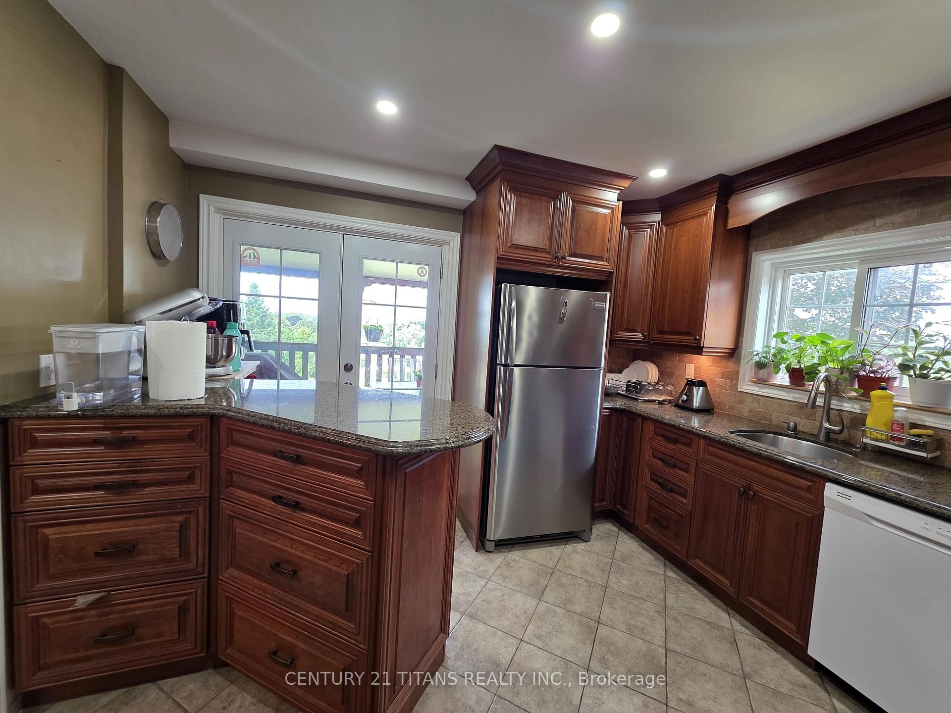 Photo 9 of 154 Melissa Crescent, Whitby, Blue Grass Meadows — HOMEH
