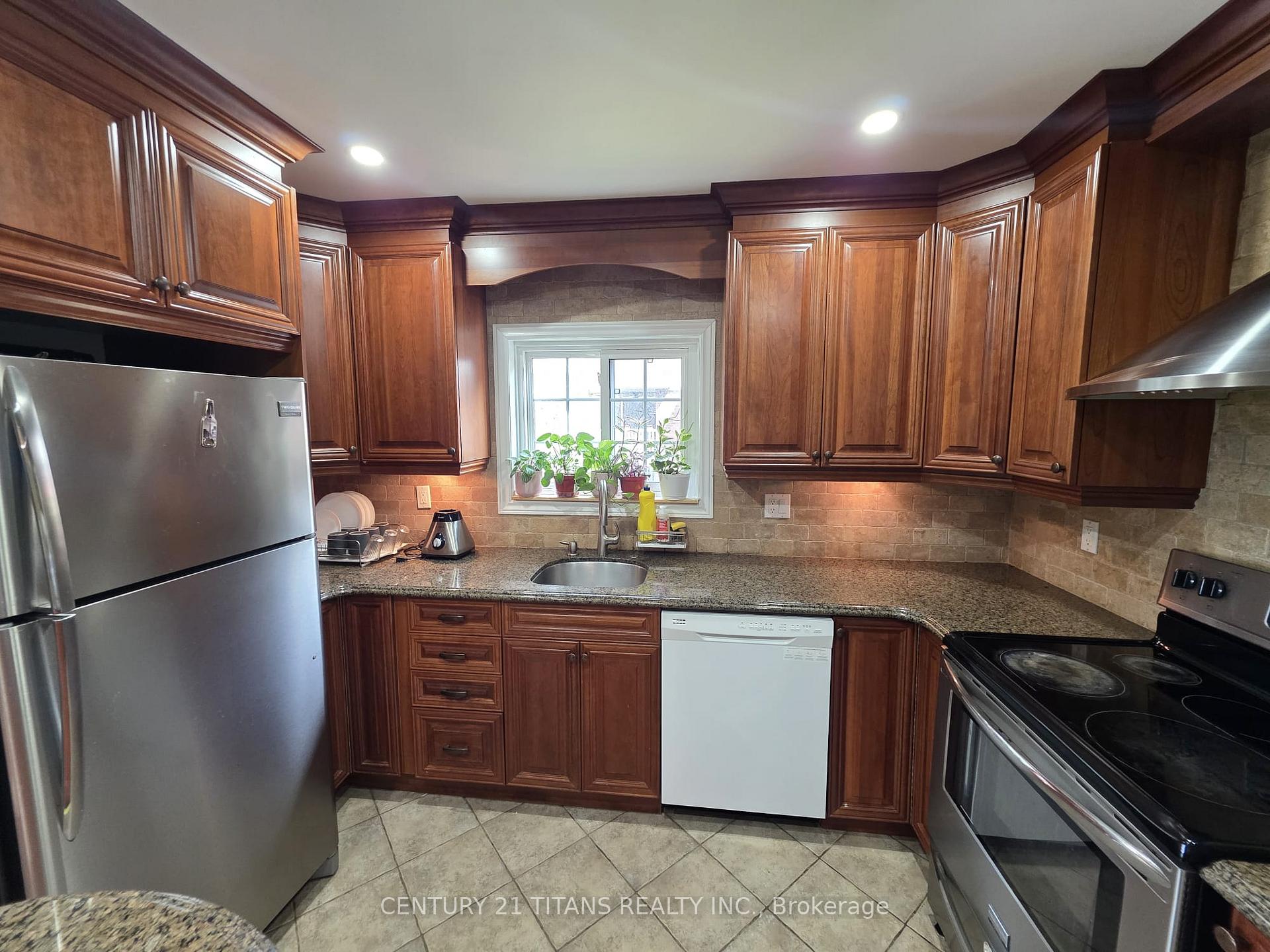 Photo 11 of 154 Melissa Crescent, Whitby, Blue Grass Meadows — HOMEH