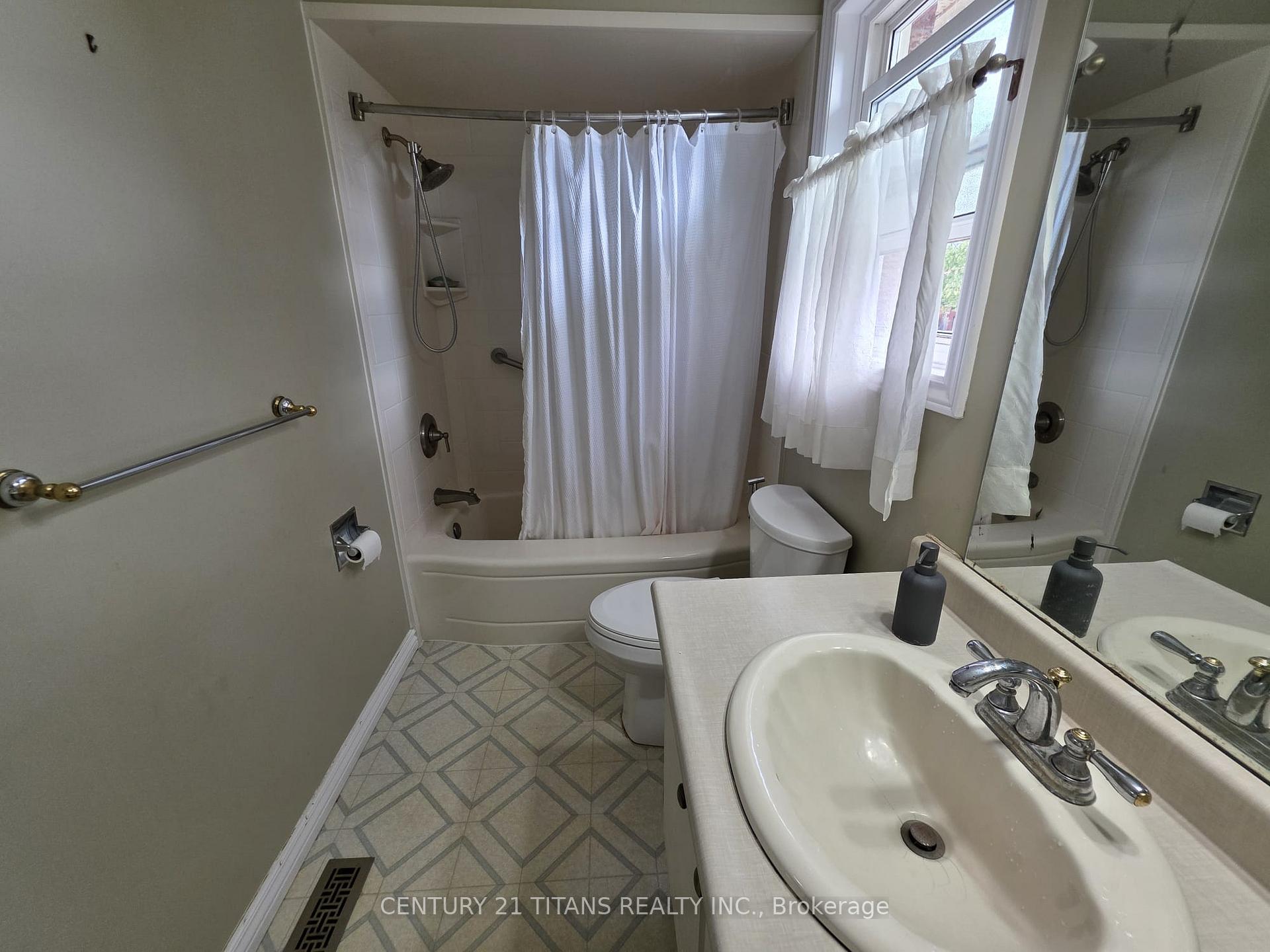 Photo 23 of 154 Melissa Crescent, Whitby, Blue Grass Meadows — HOMEH