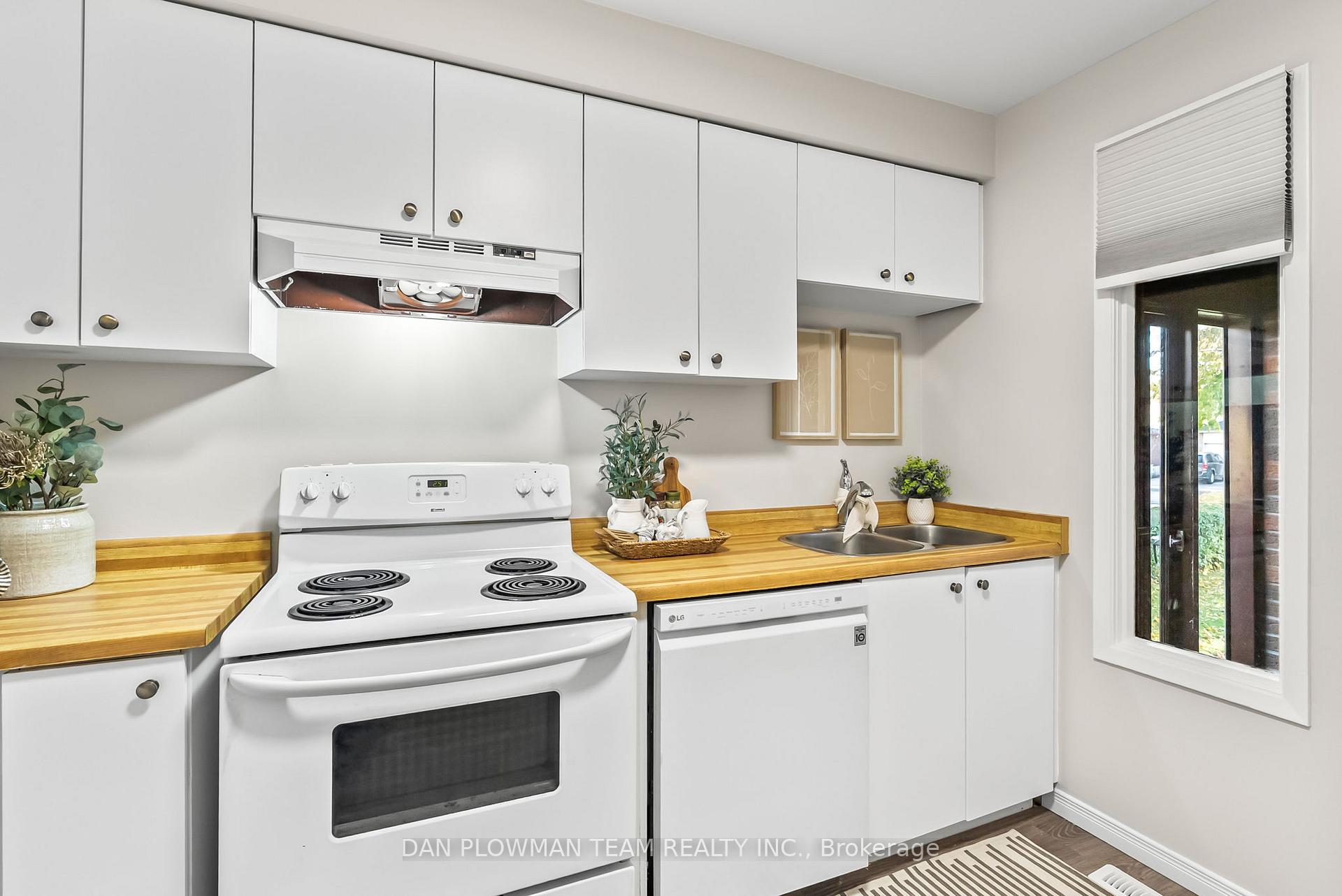 Photo 8 of 33 Delaney Drive, Ajax, Central West — HOMEH