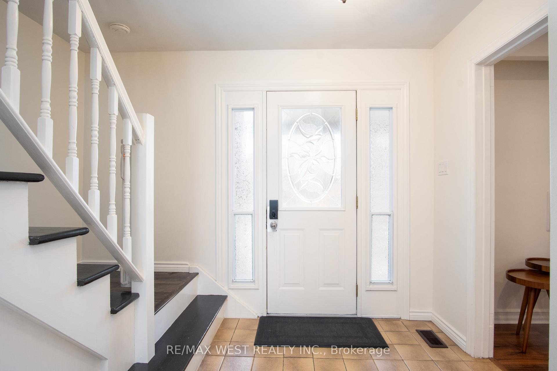 Photo 6 of 350 Thorncrest Drive, Waterloo — HOMEH