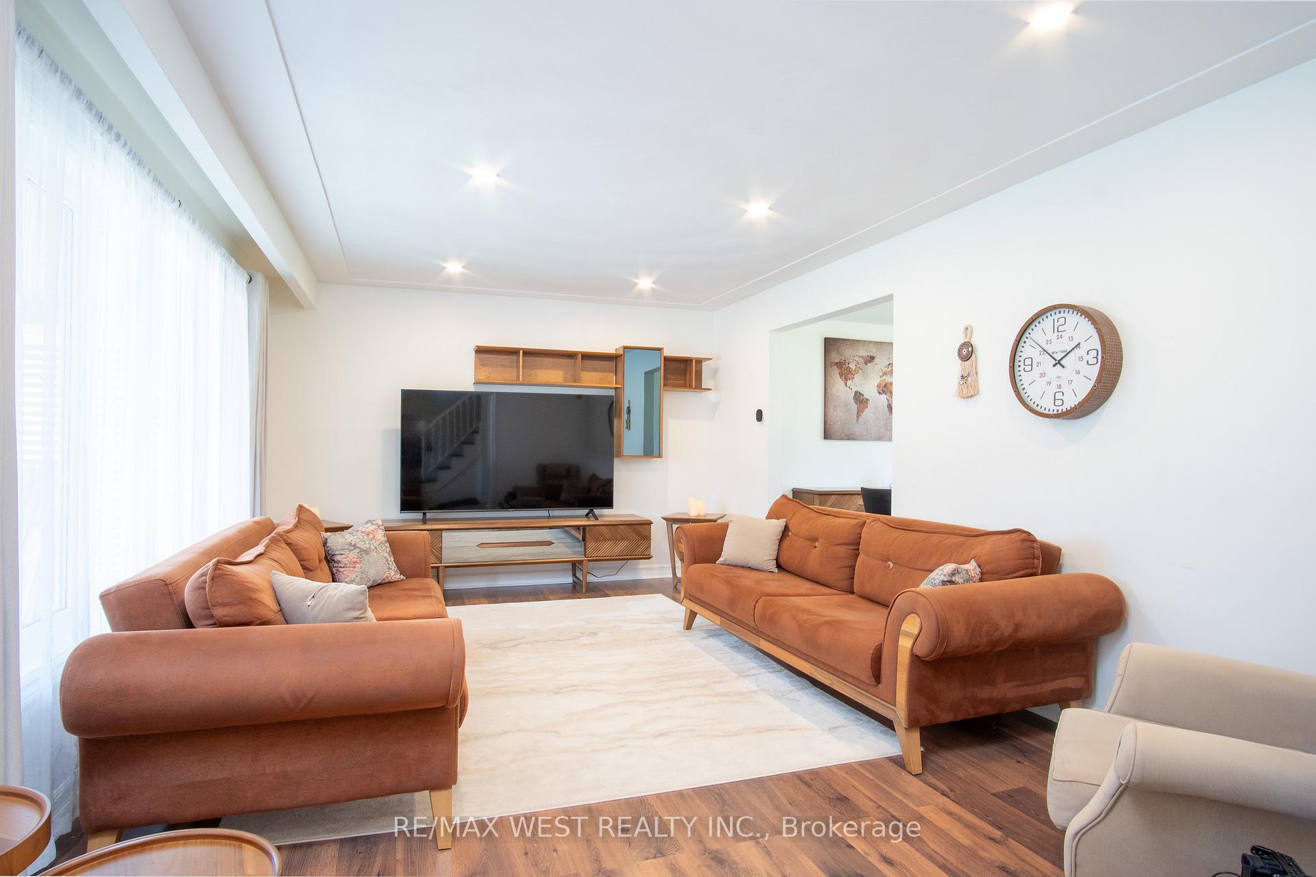 Photo 7 of 350 Thorncrest Drive, Waterloo — HOMEH