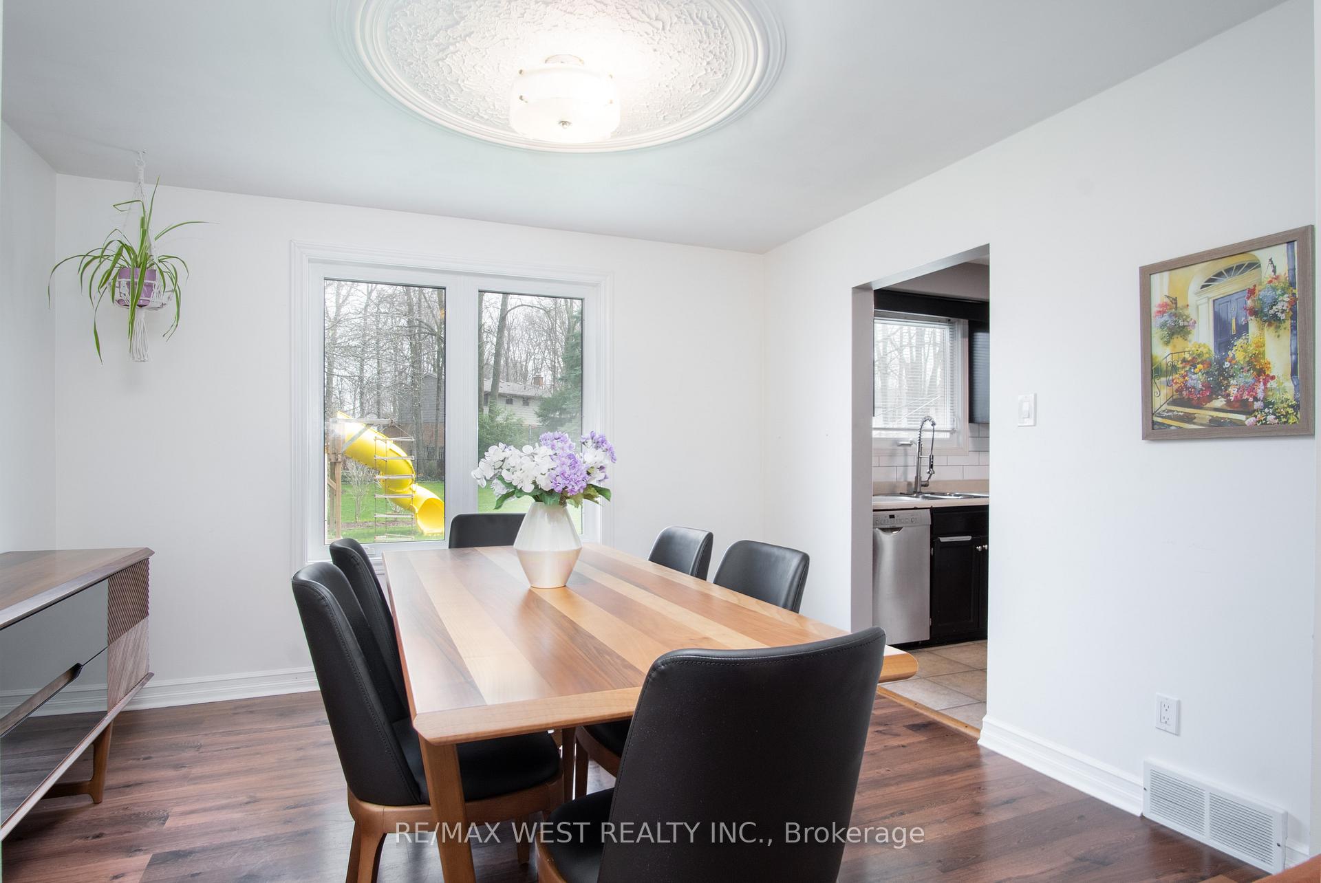 Photo 8 of 350 Thorncrest Drive, Waterloo — HOMEH