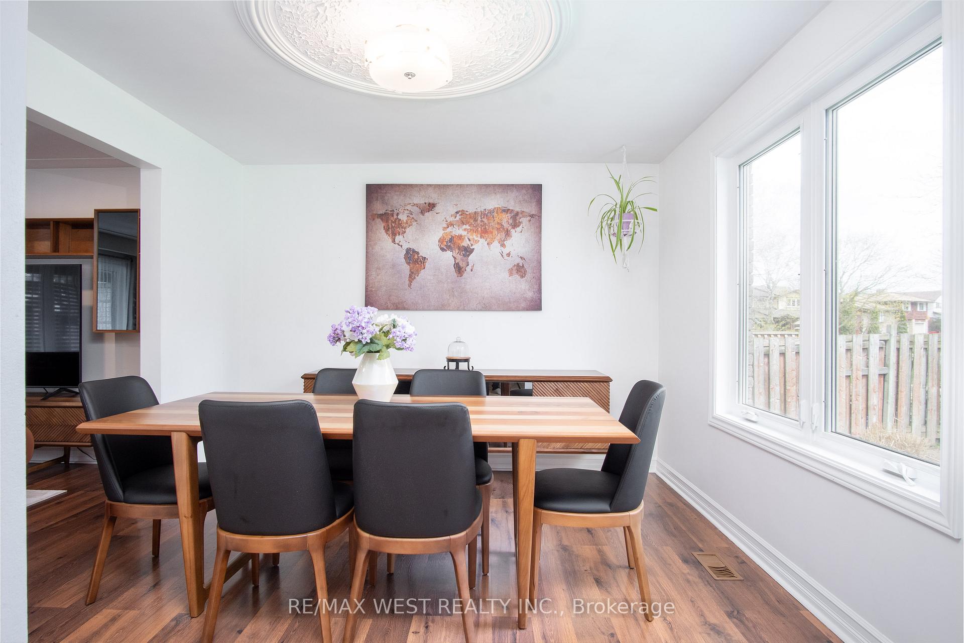 Photo 9 of 350 Thorncrest Drive, Waterloo — HOMEH