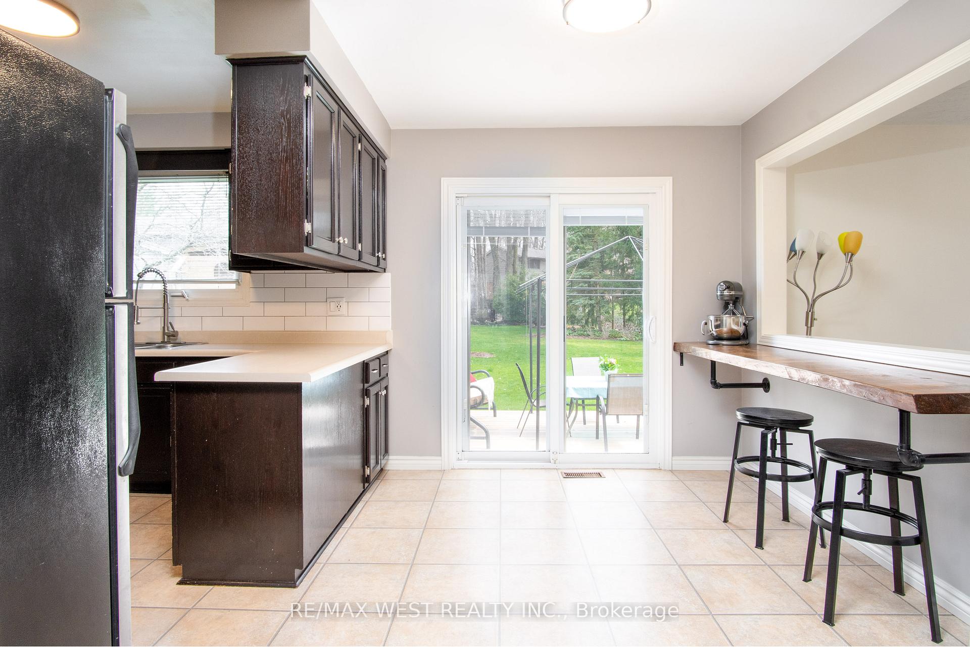 Photo 12 of 350 Thorncrest Drive, Waterloo — HOMEH