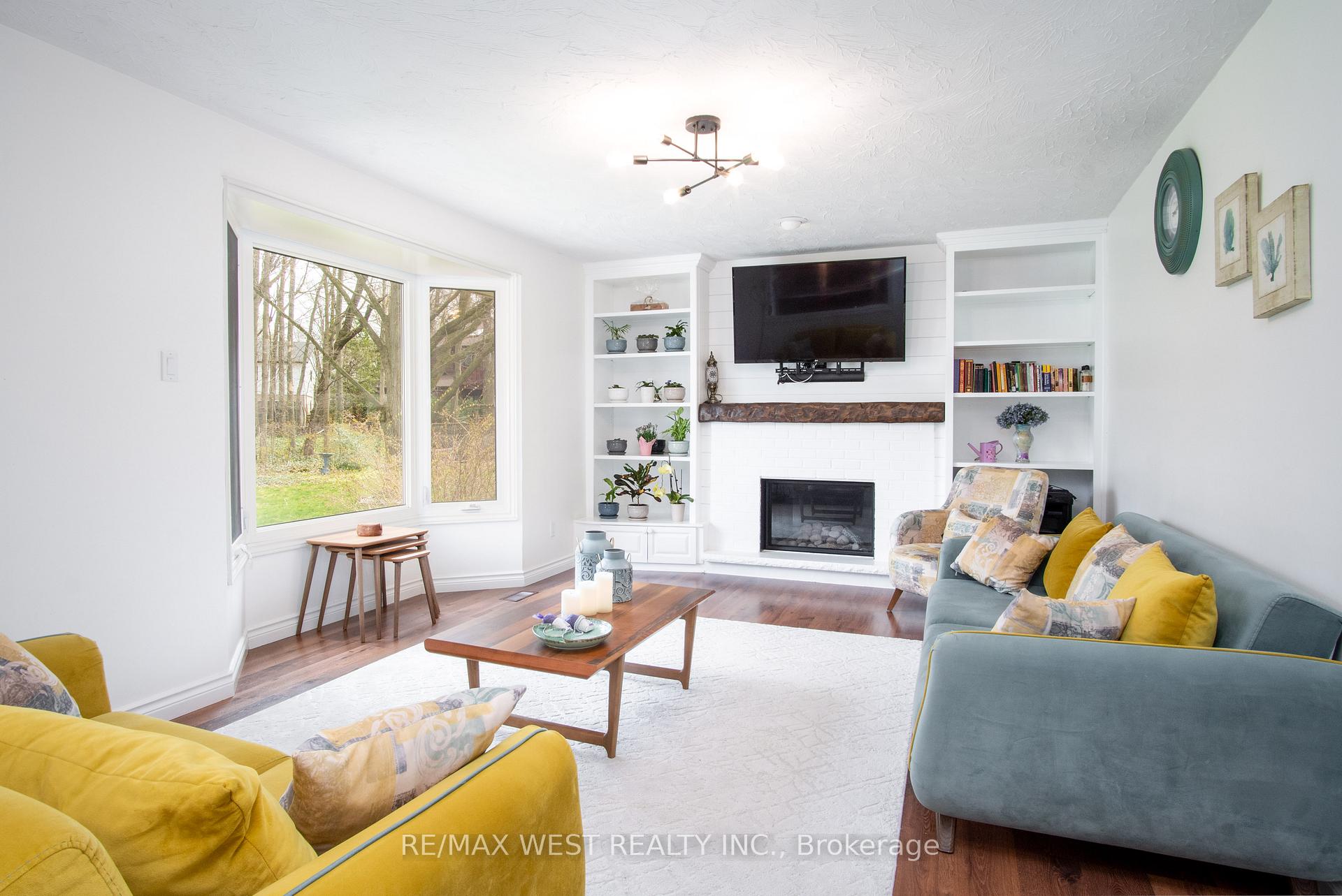 Photo 14 of 350 Thorncrest Drive, Waterloo — HOMEH