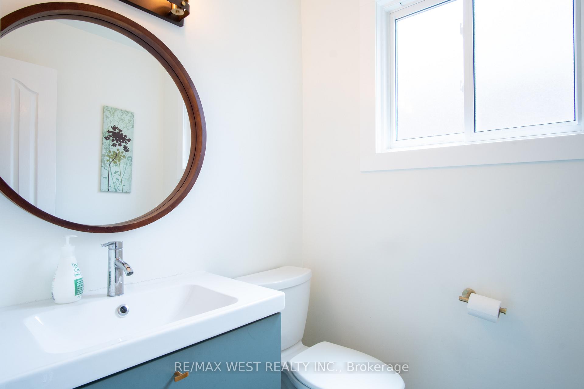 Photo 15 of 350 Thorncrest Drive, Waterloo — HOMEH