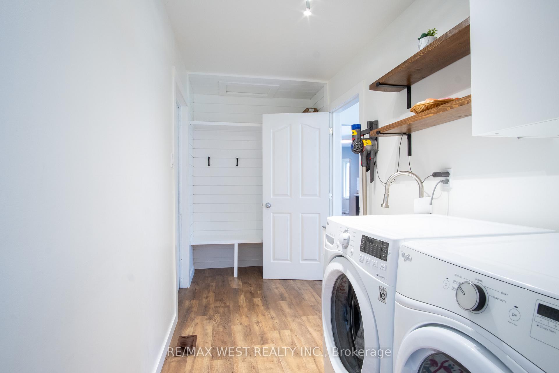 Photo 16 of 350 Thorncrest Drive, Waterloo — HOMEH