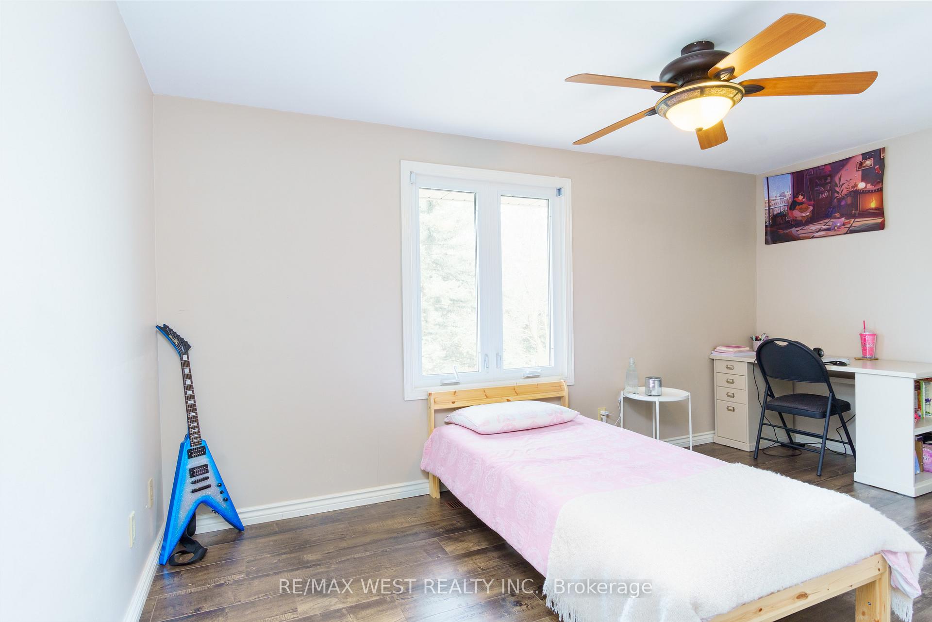 Photo 17 of 350 Thorncrest Drive, Waterloo — HOMEH
