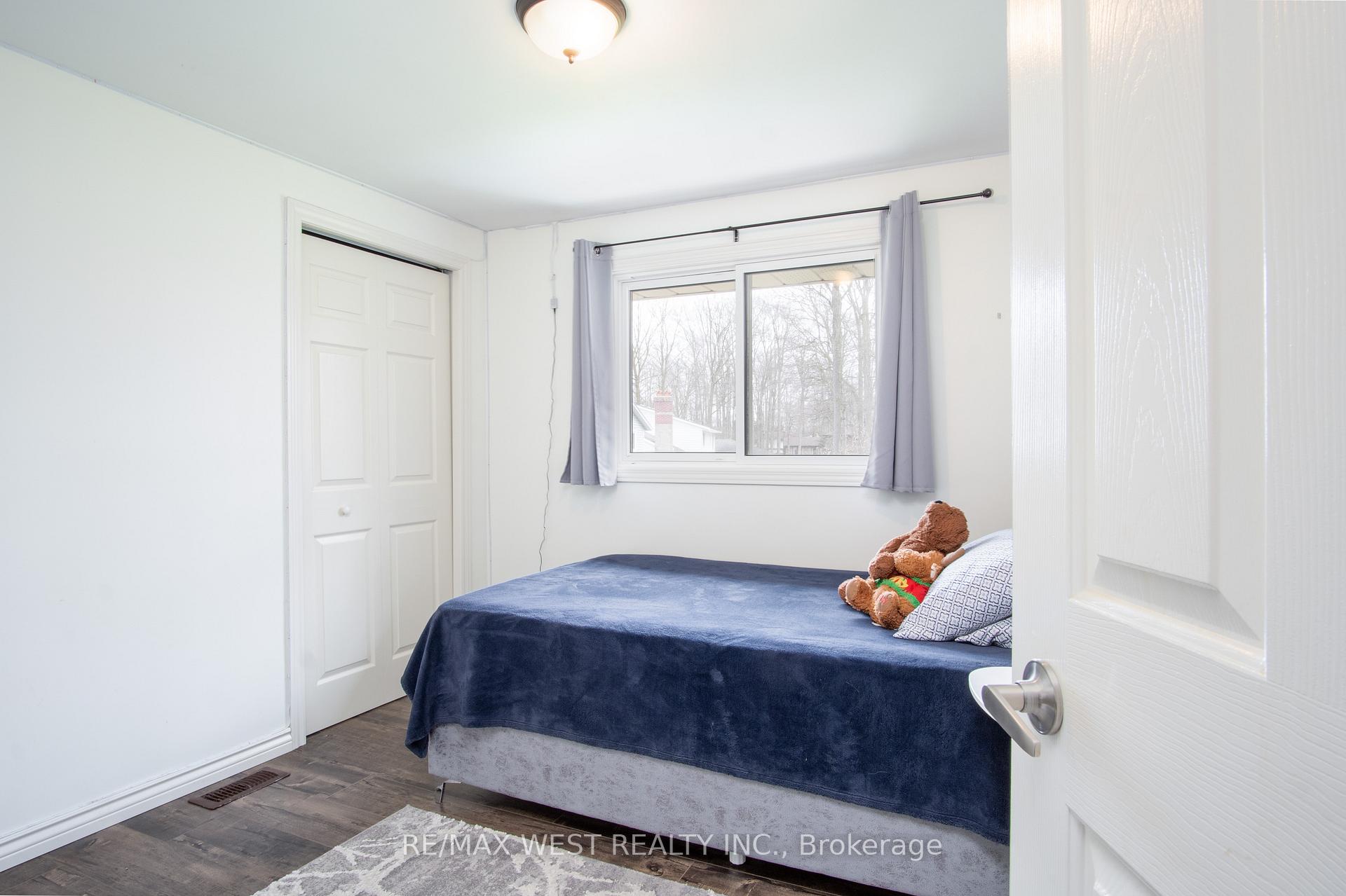 Photo 19 of 350 Thorncrest Drive, Waterloo — HOMEH