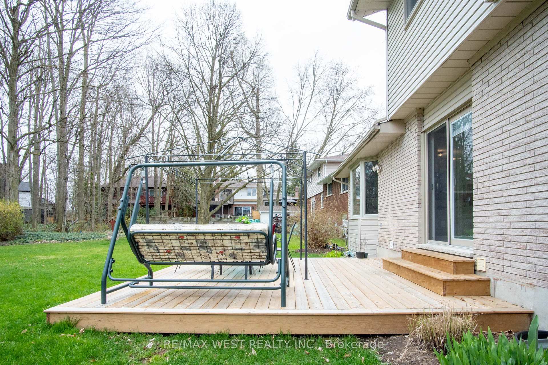 Photo 29 of 350 Thorncrest Drive, Waterloo — HOMEH