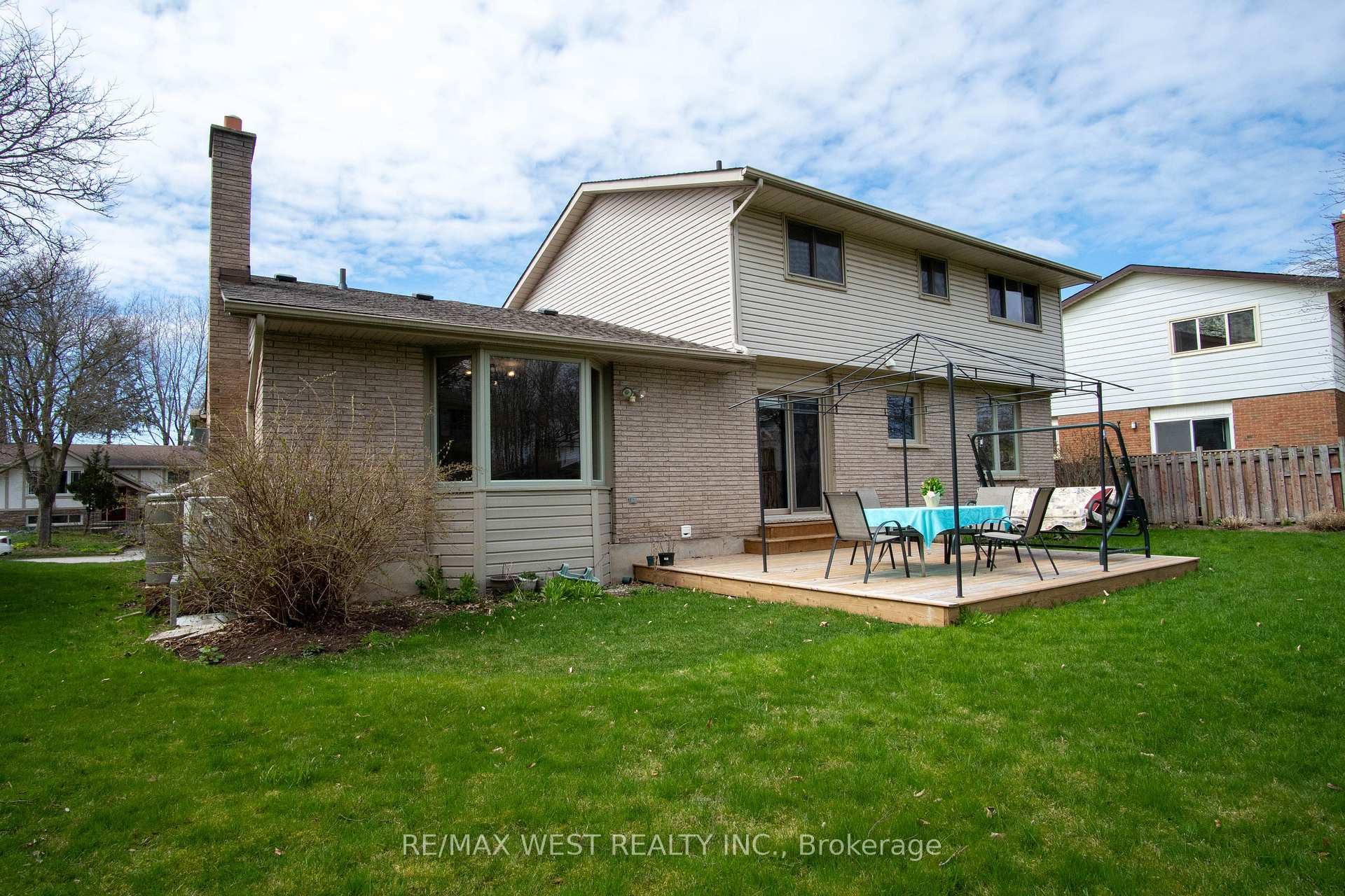 Photo 33 of 350 Thorncrest Drive, Waterloo — HOMEH