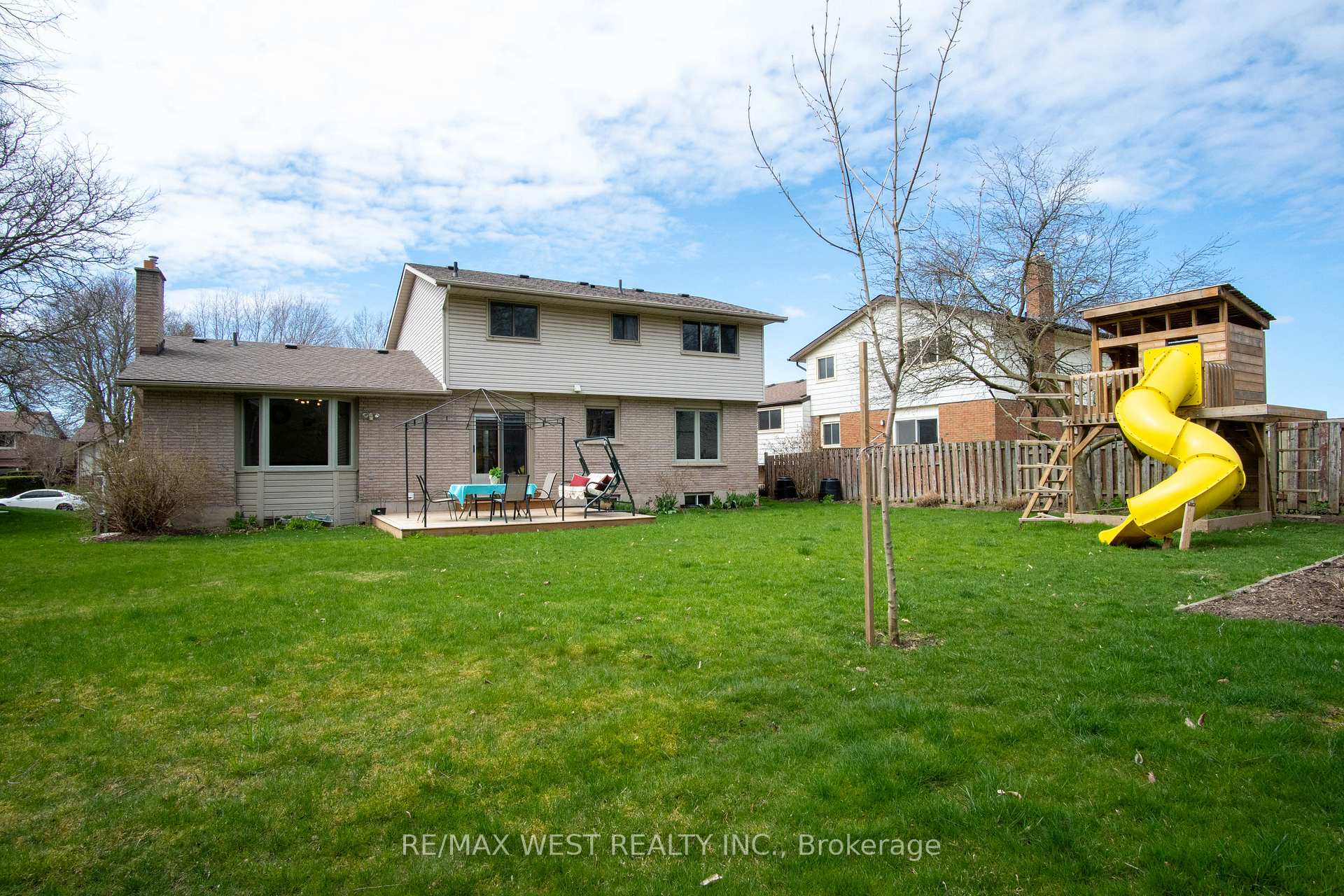 Photo 34 of 350 Thorncrest Drive, Waterloo — HOMEH