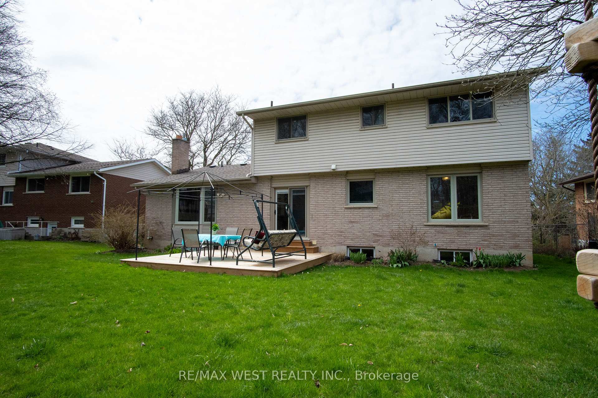Photo 35 of 350 Thorncrest Drive, Waterloo — HOMEH
