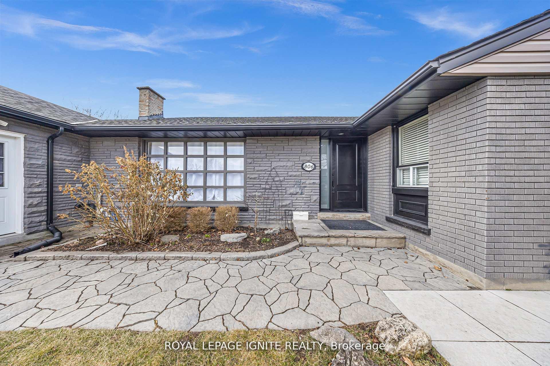 Photo 3 of 806 Henry Street, Whitby, Downtown Whitby — HOMEH