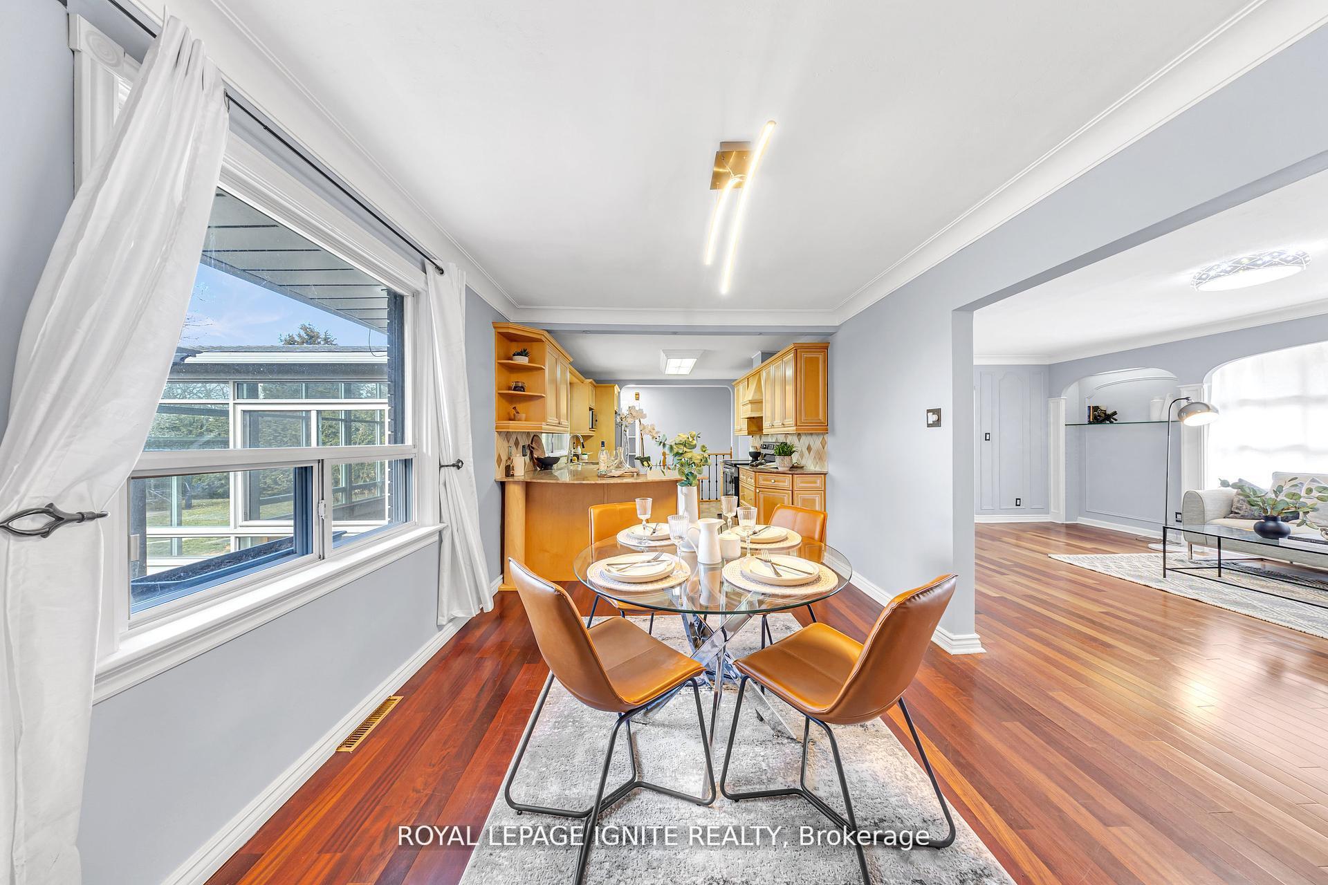 Photo 11 of 806 Henry Street, Whitby, Downtown Whitby — HOMEH