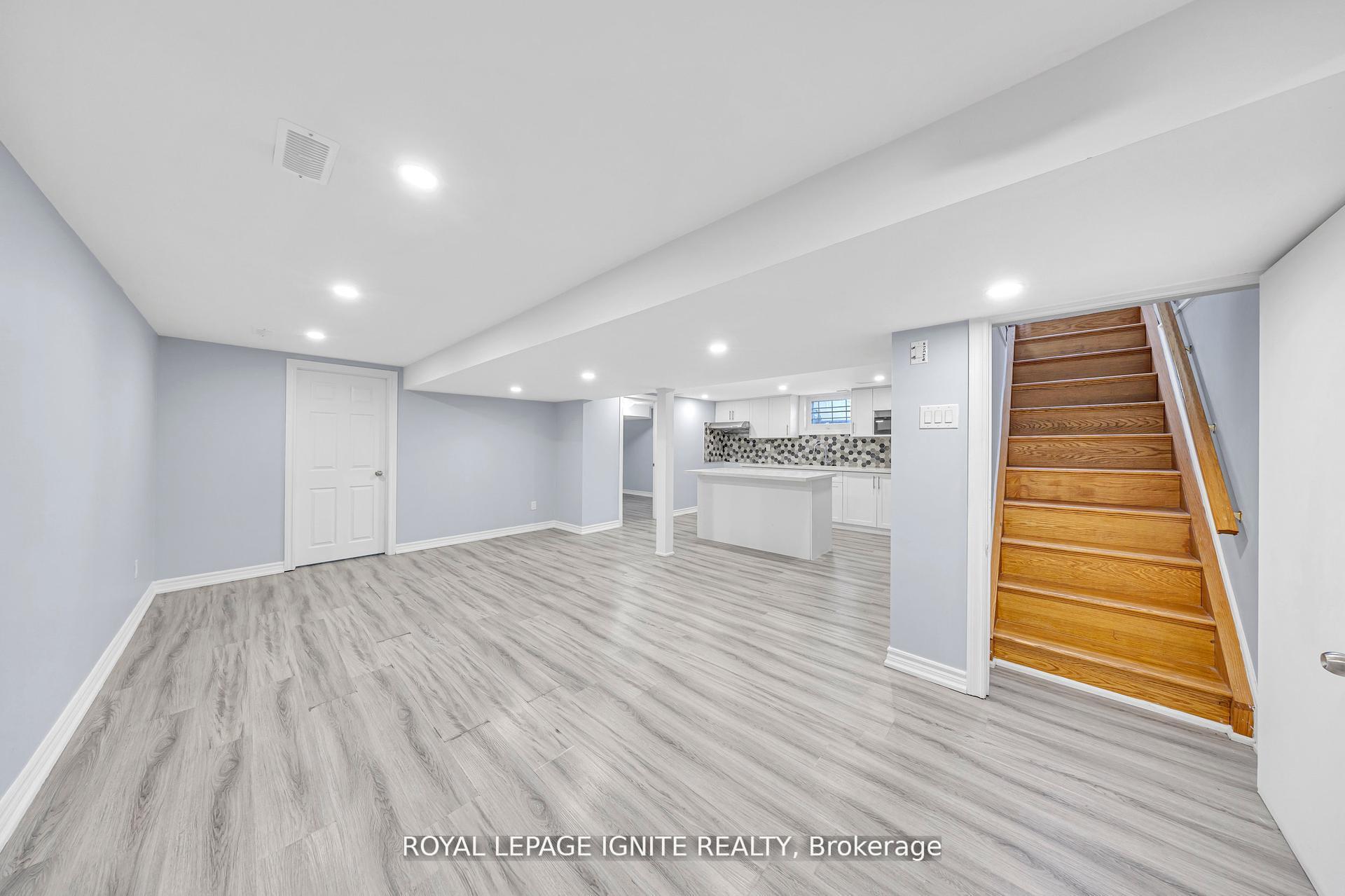 Photo 32 of 806 Henry Street, Whitby, Downtown Whitby — HOMEH