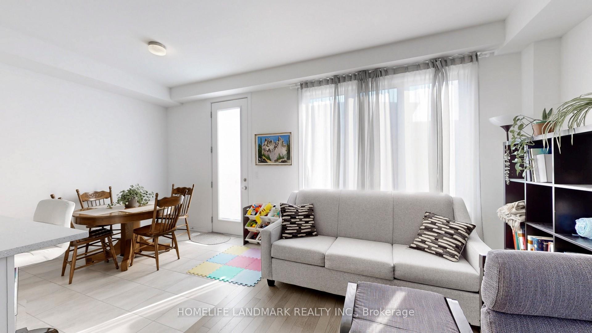 Photo 5 of 28 Sorbara Way, Whitby, Brooklin — HOMEH