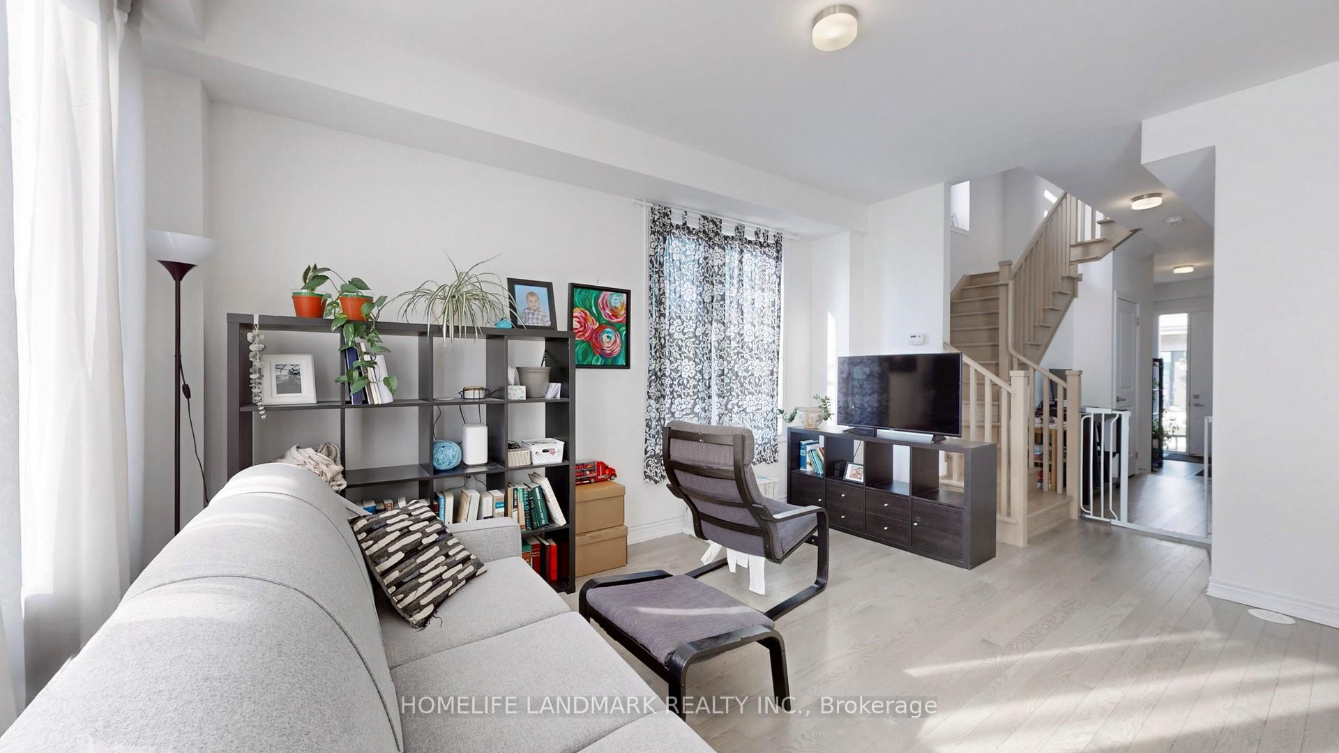 Photo 6 of 28 Sorbara Way, Whitby, Brooklin — HOMEH