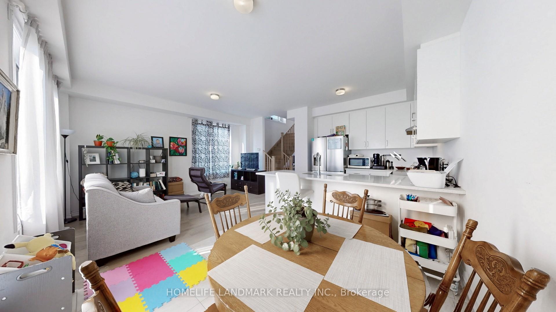 Photo 8 of 28 Sorbara Way, Whitby, Brooklin — HOMEH