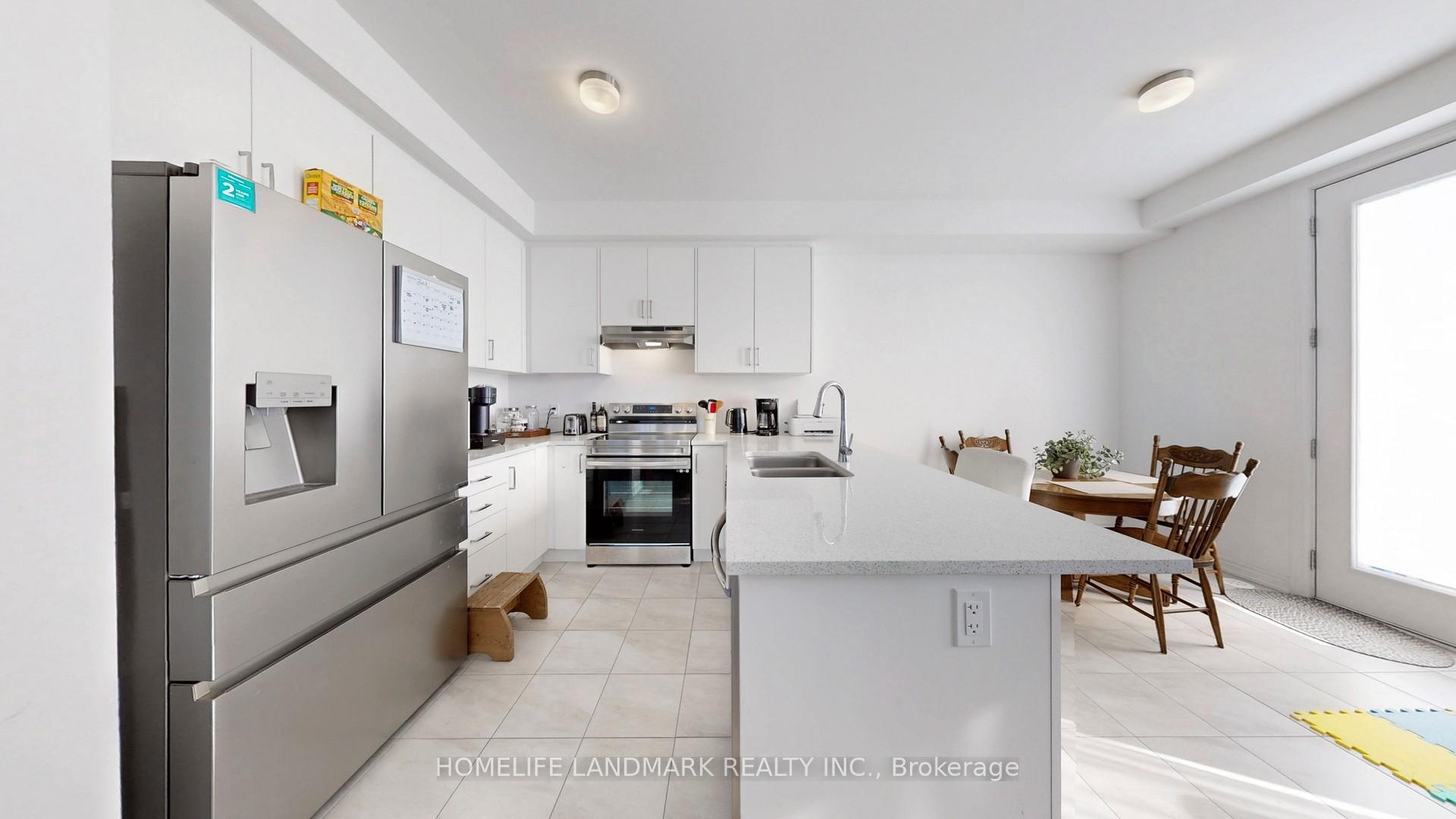Photo 9 of 28 Sorbara Way, Whitby, Brooklin — HOMEH
