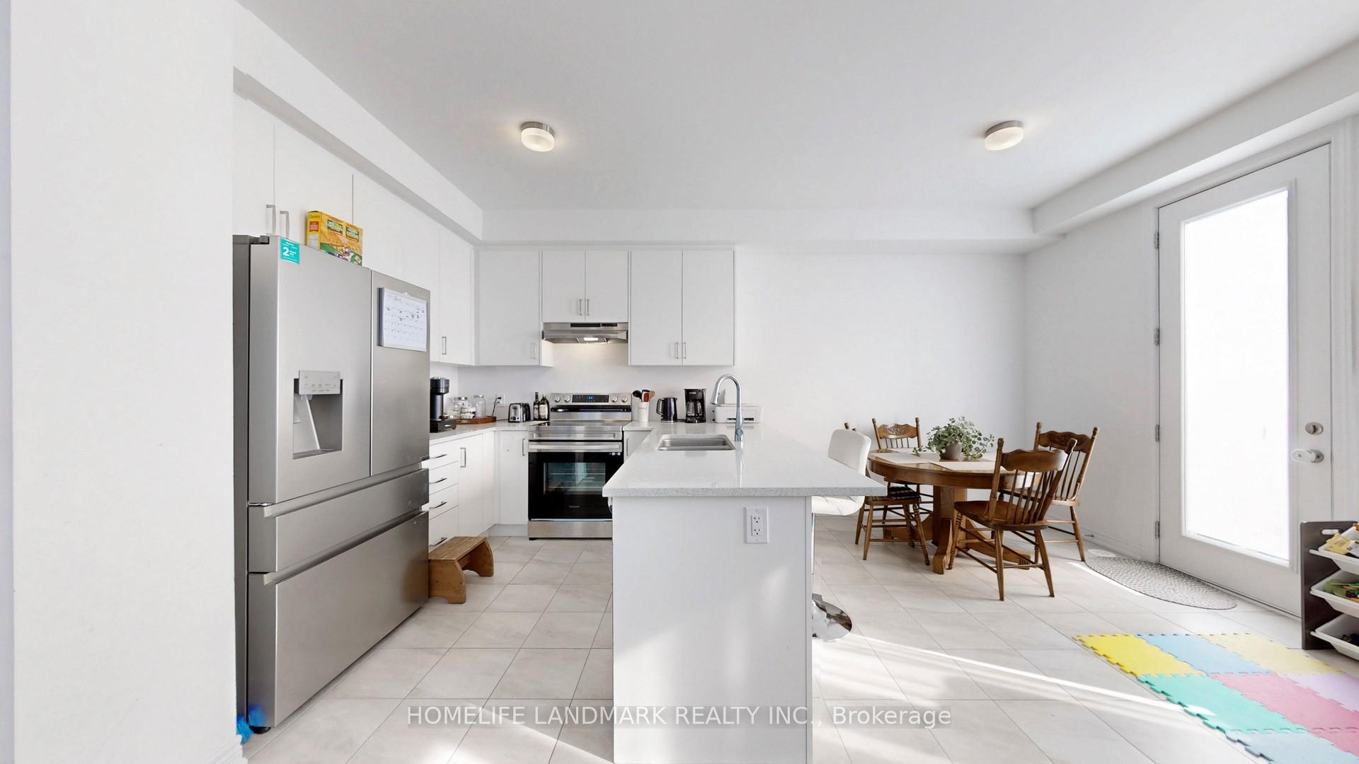 Photo 11 of 28 Sorbara Way, Whitby, Brooklin — HOMEH