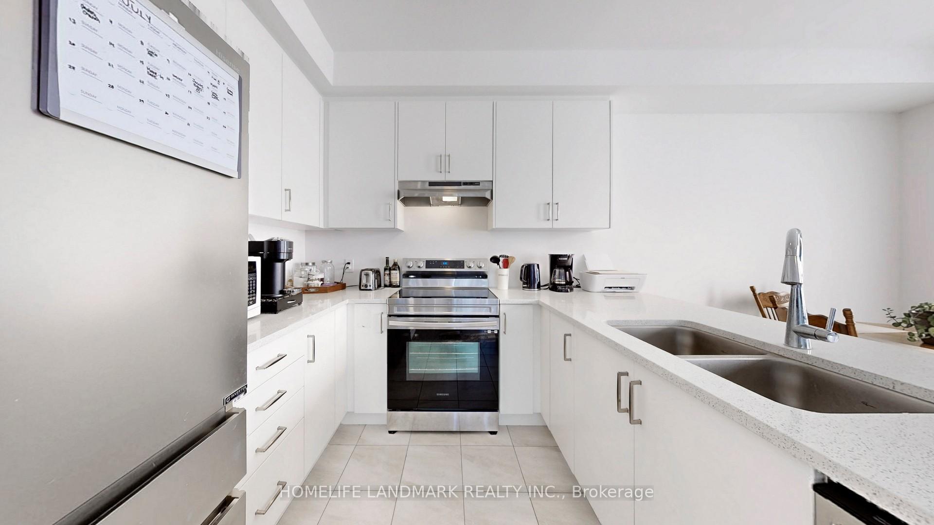Photo 12 of 28 Sorbara Way, Whitby, Brooklin — HOMEH