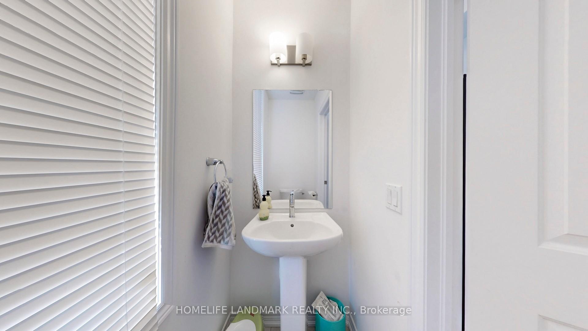 Photo 13 of 28 Sorbara Way, Whitby, Brooklin — HOMEH